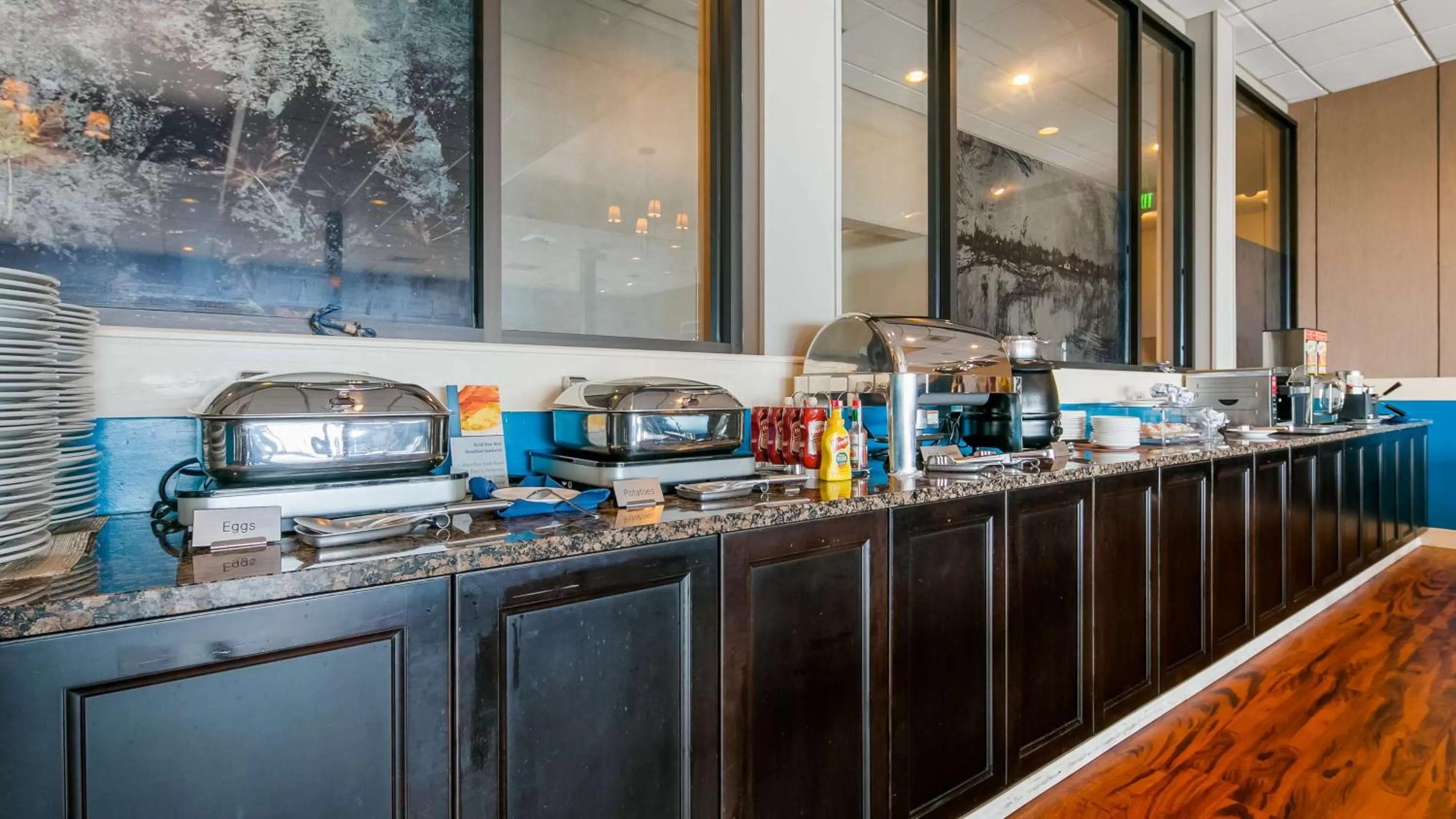 Breakfast in Best Western Plus Silverdale Beach Hotel