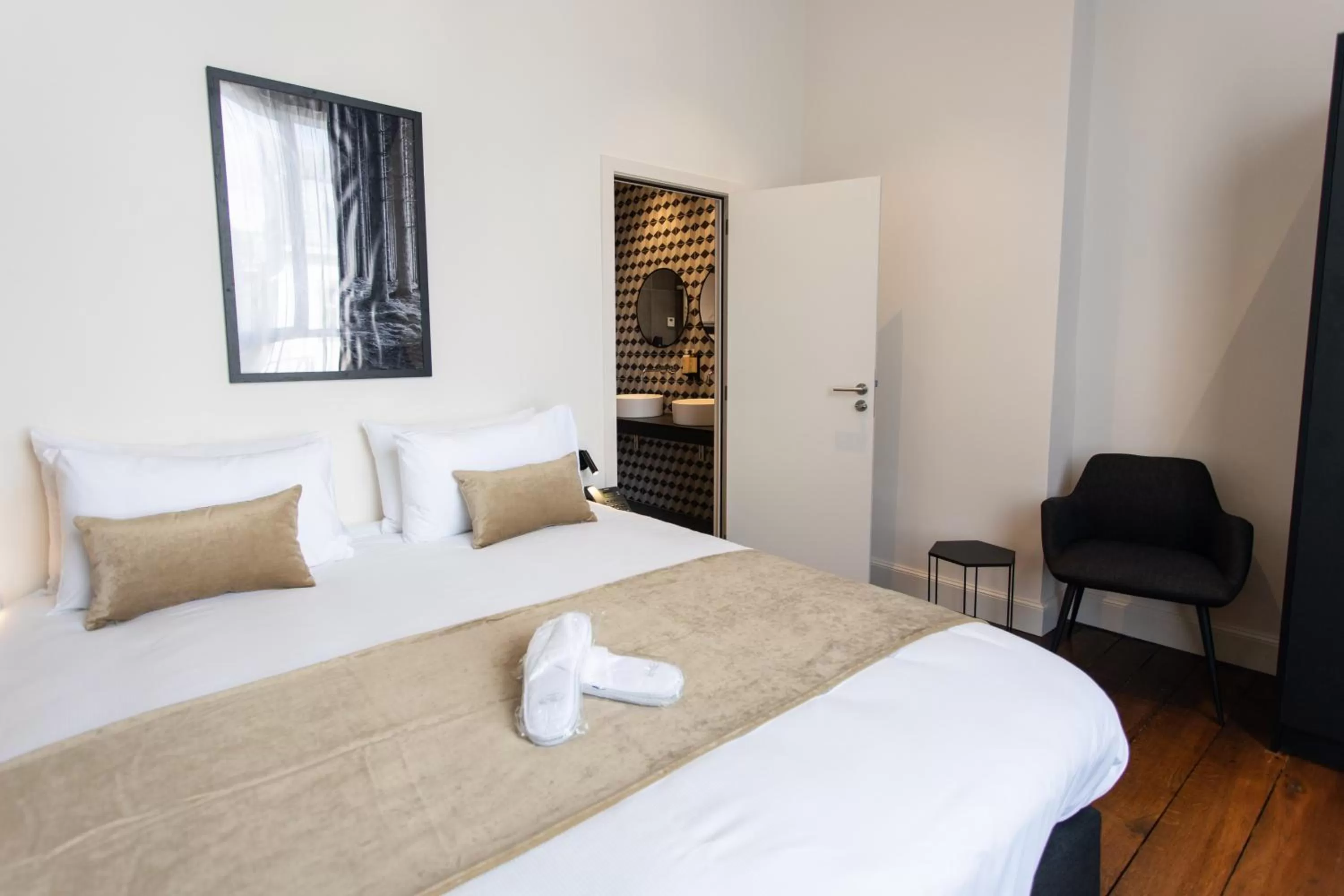 Bedroom, Bed in Petit-Roannay