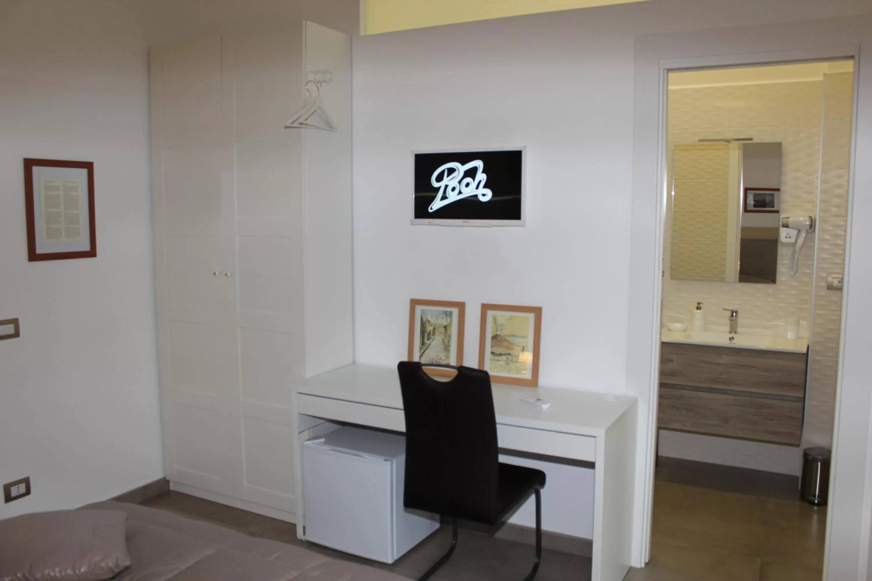 Decorative detail in B&B 80056 Ercolano