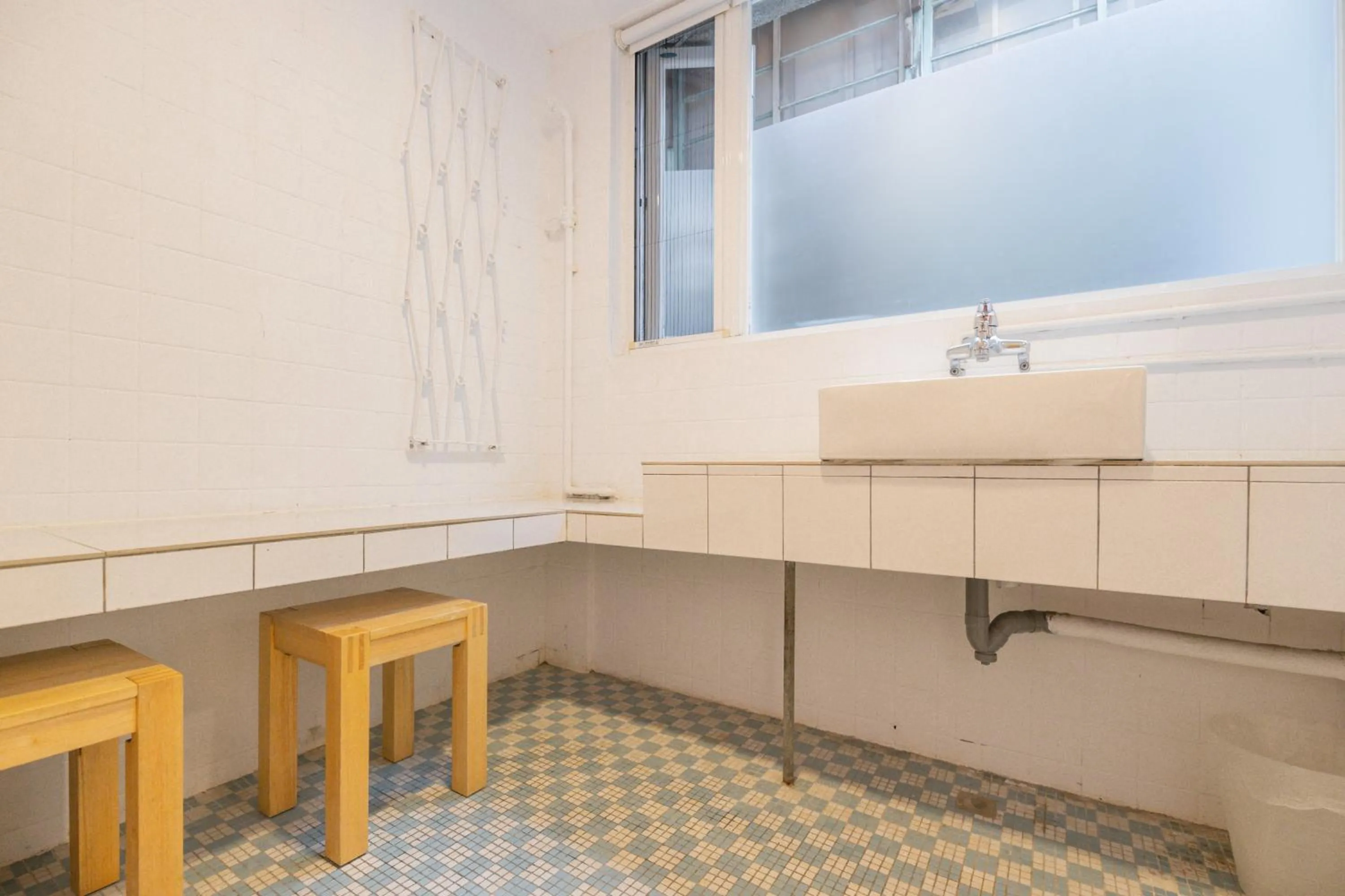 hair dresser in OwlStay Flip Flop Hostel - Garden