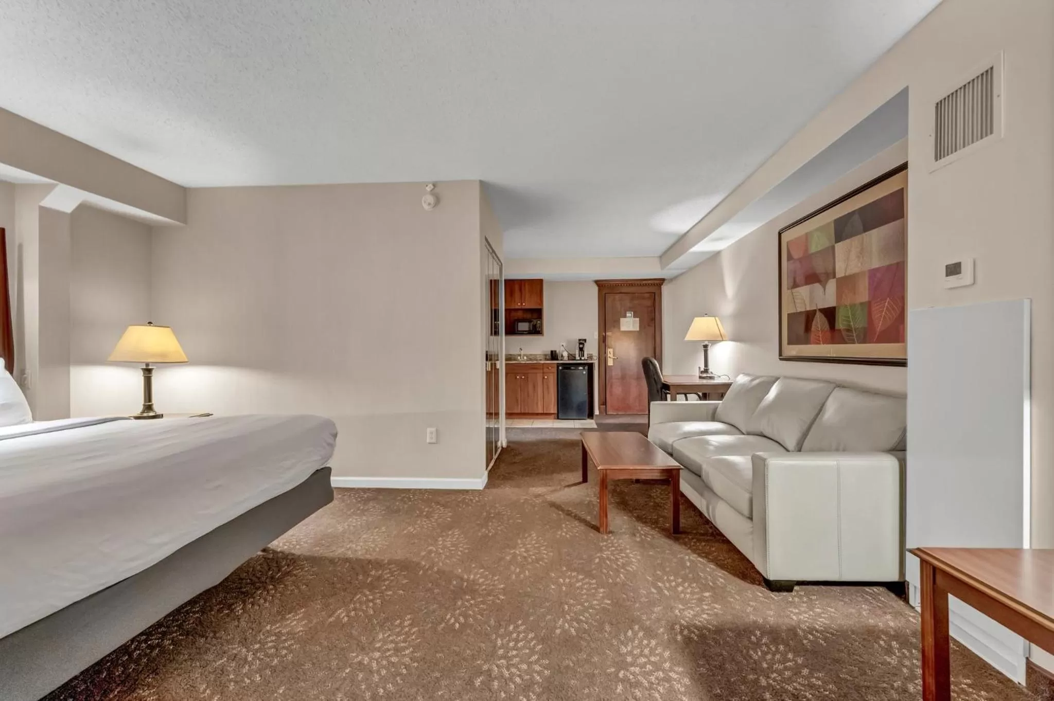 Bed in Buffalo Airport Hotel