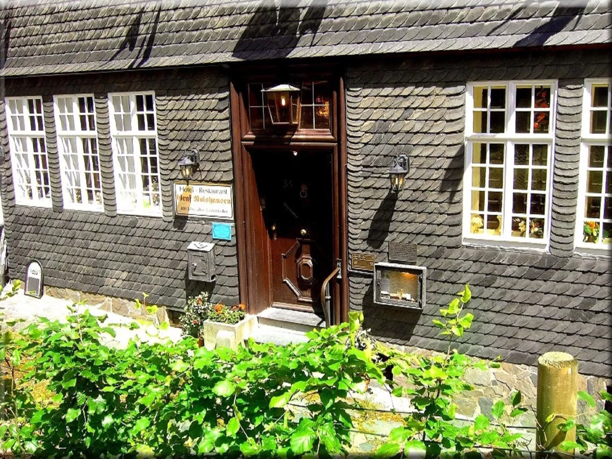 Facade/entrance in Hotel Graf Rolshausen
