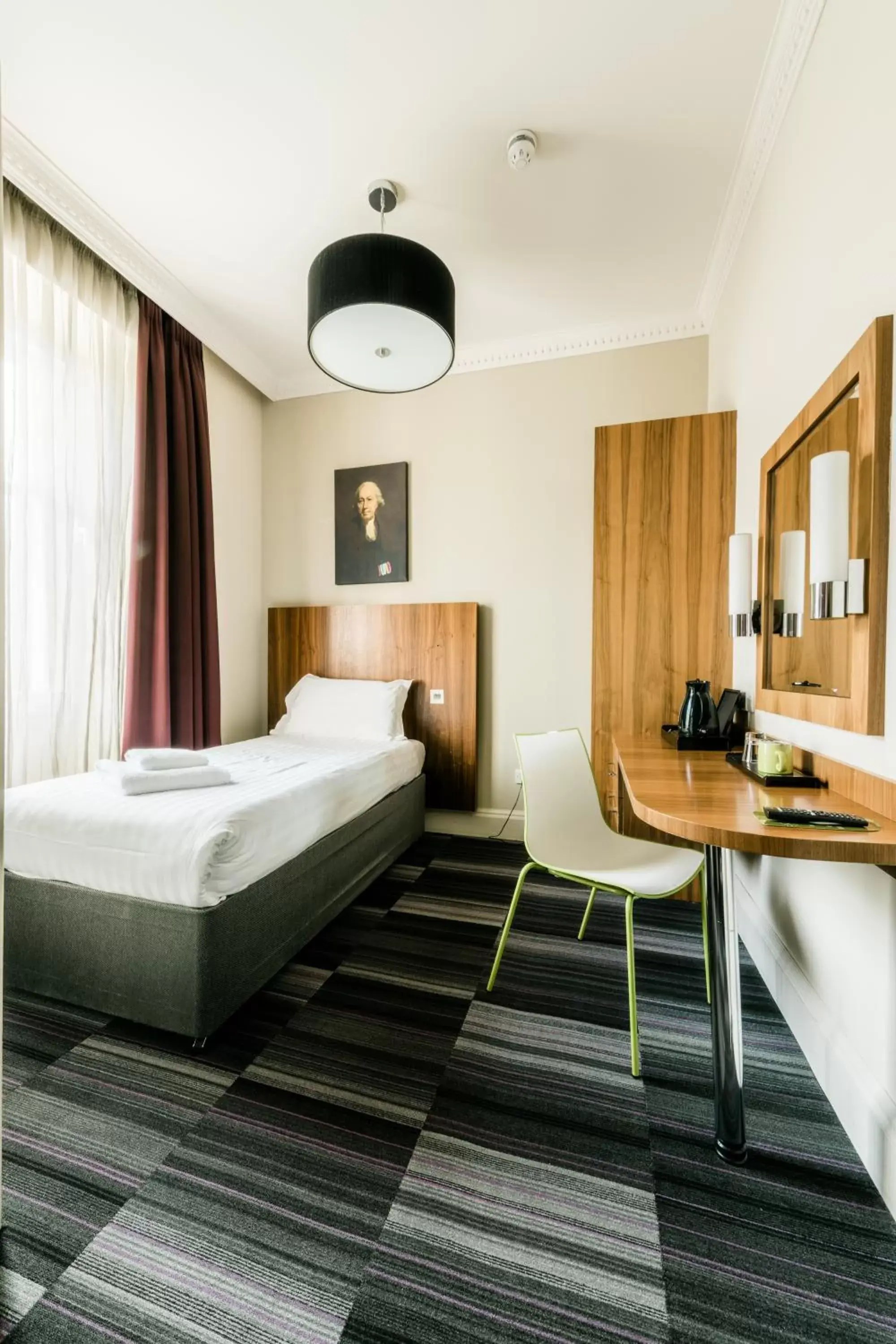 Small Single Room in The Place Hotel Small Single Room in The Place Hotel