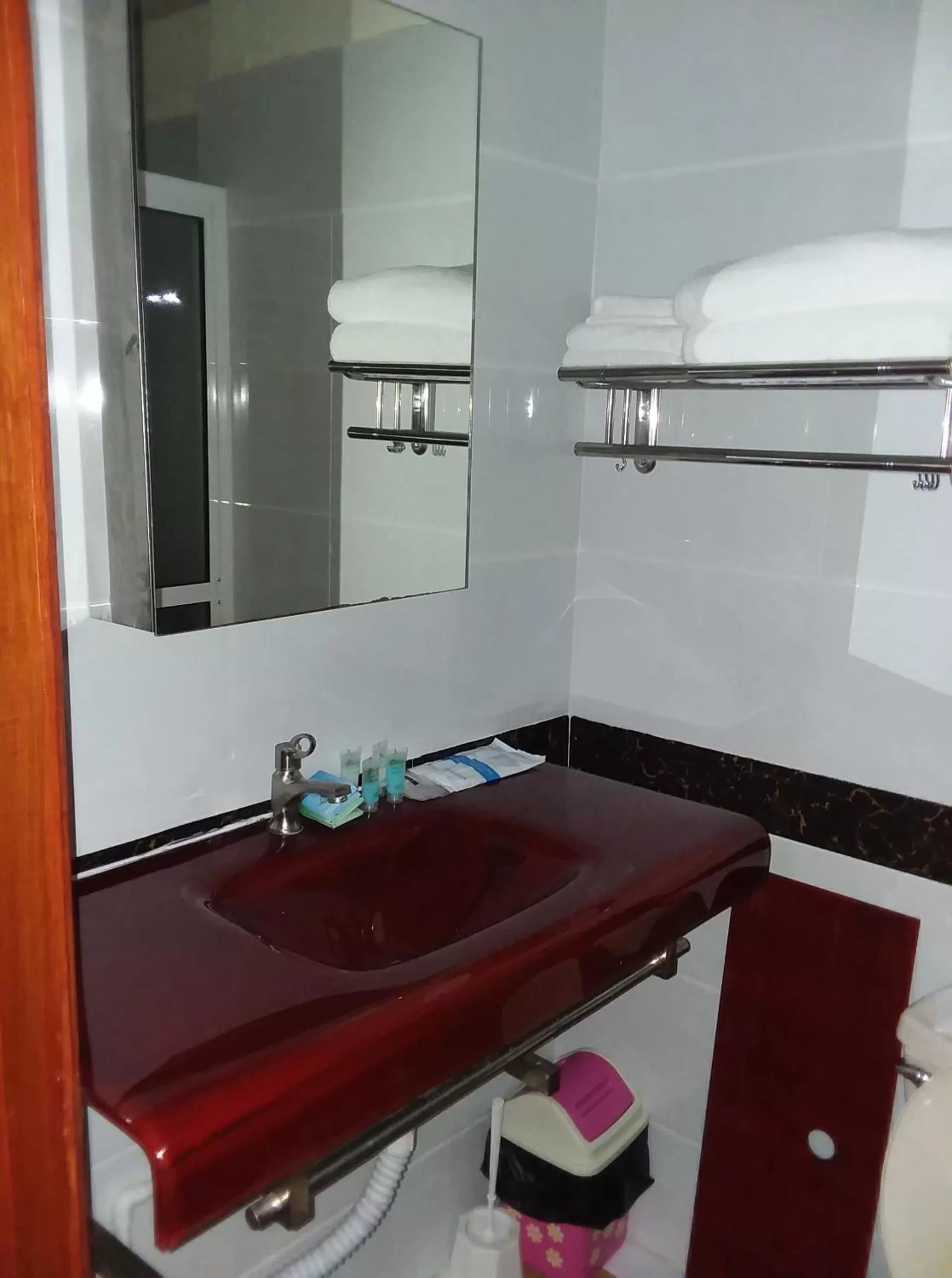 Bathroom in Riverside Hotel