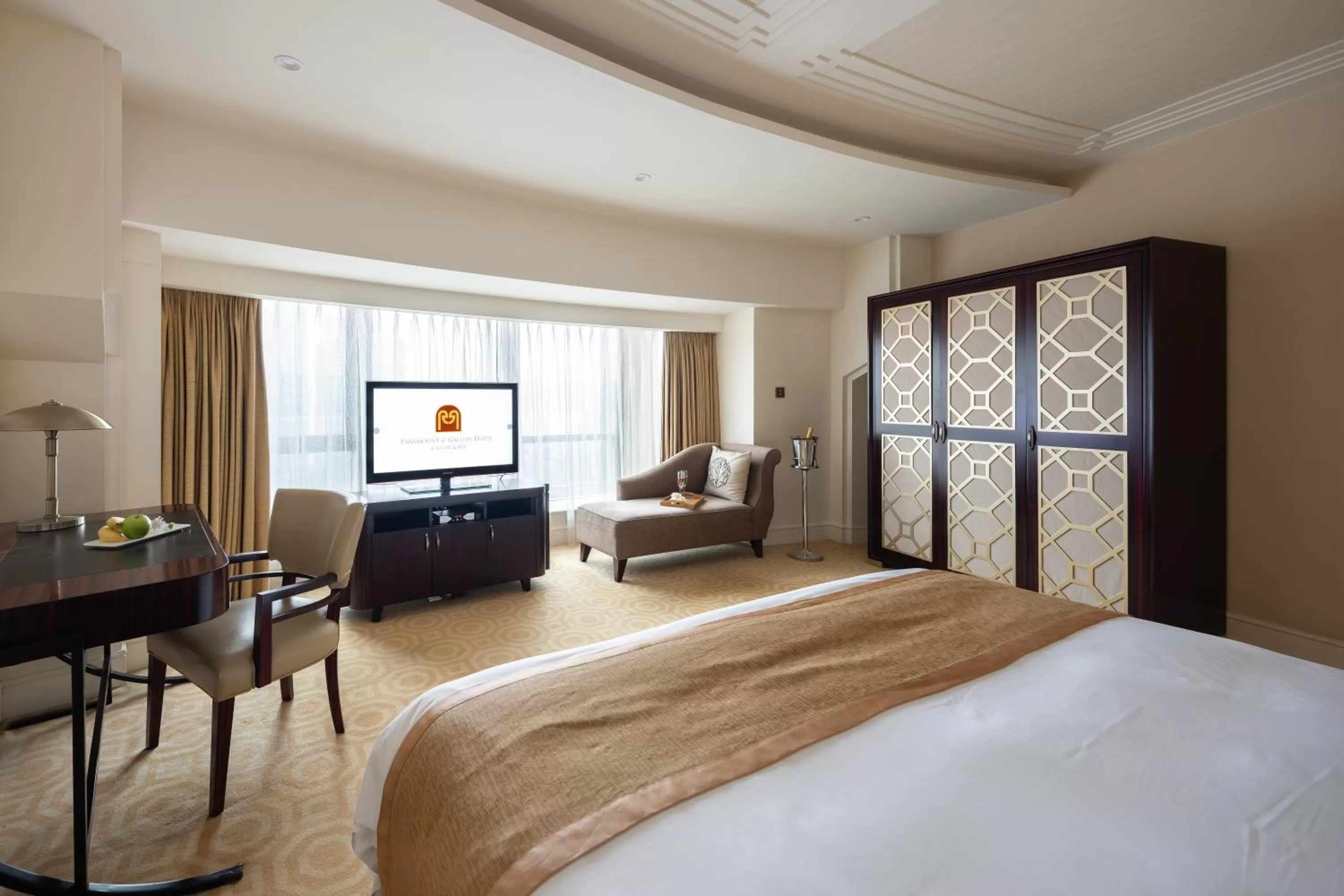 Bed in Paramount Gallery Hotel