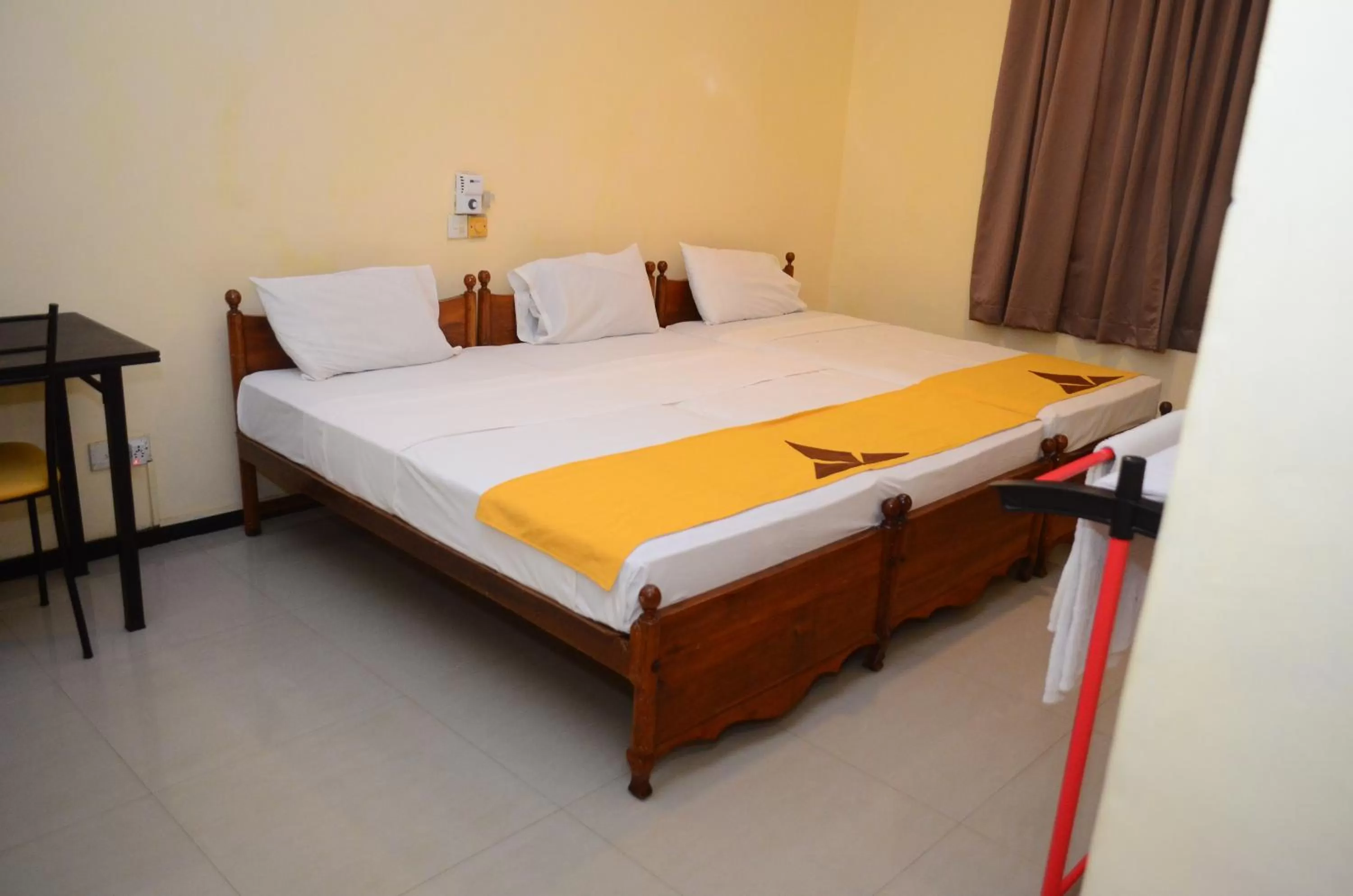 Photo of the whole room, Bed in Jayasinghe Holiday Resort