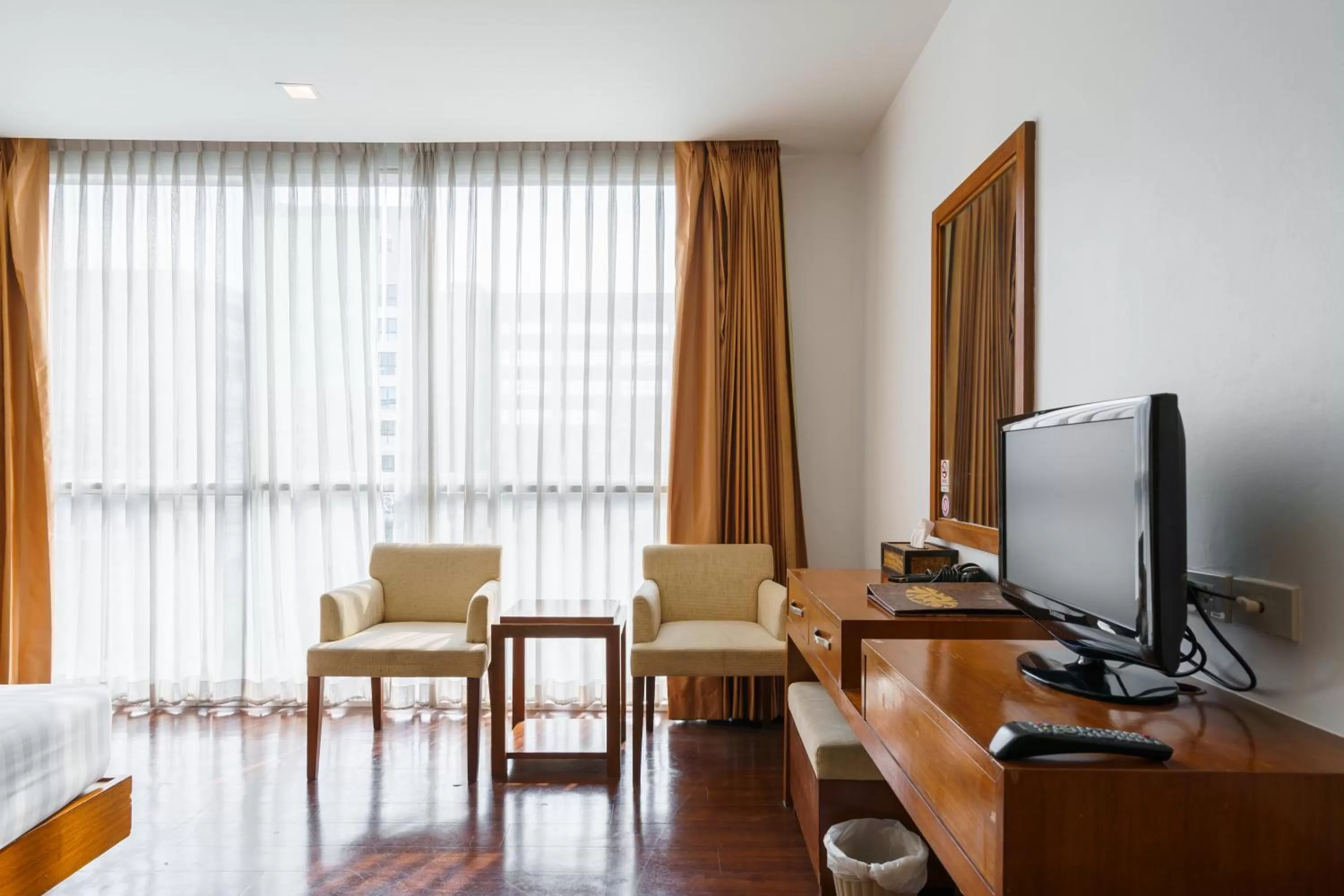 hair dresser in Lantana Resort Hotel Bangkok