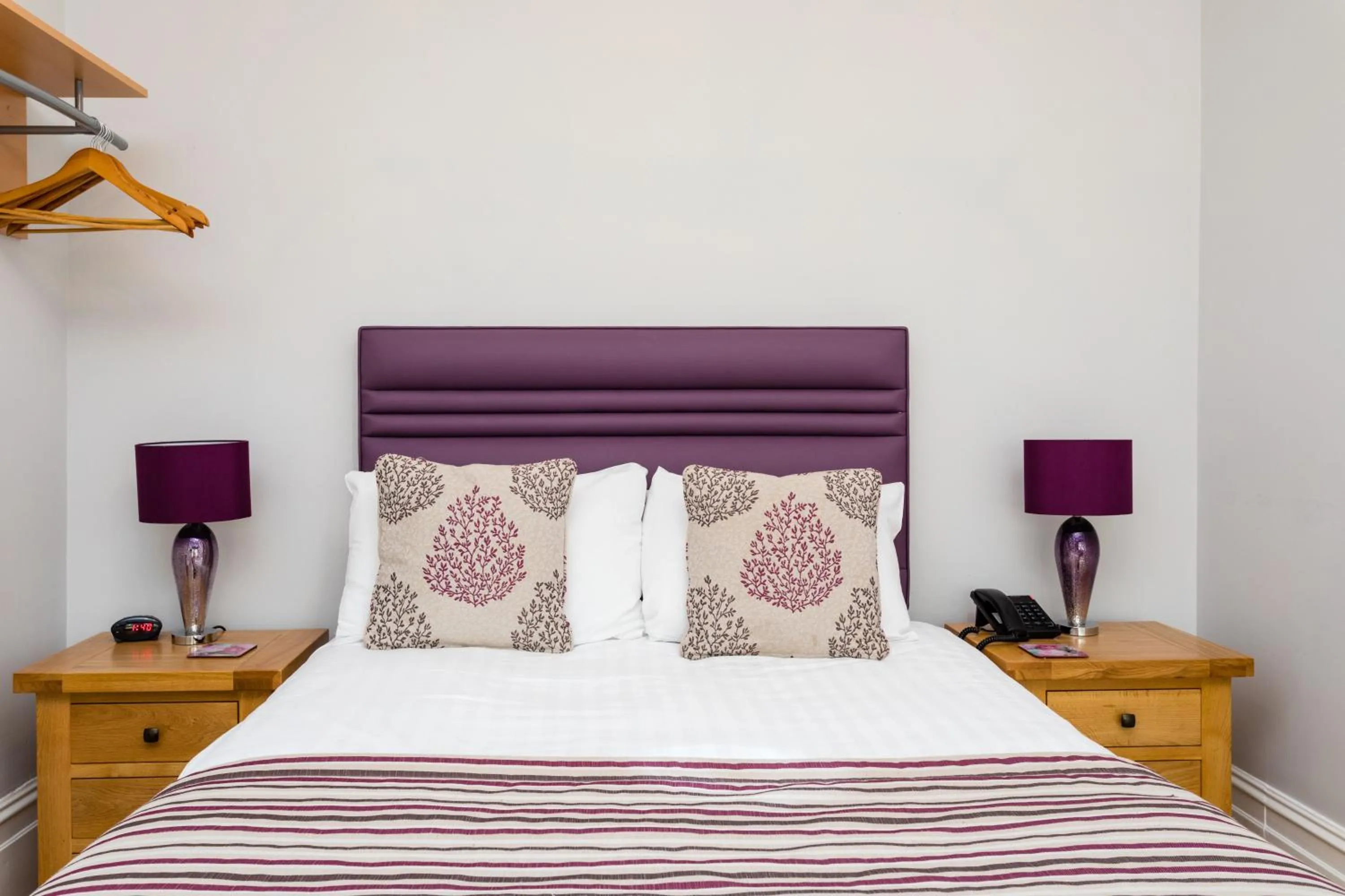 Bed in The Lawn Guest House Gatwick