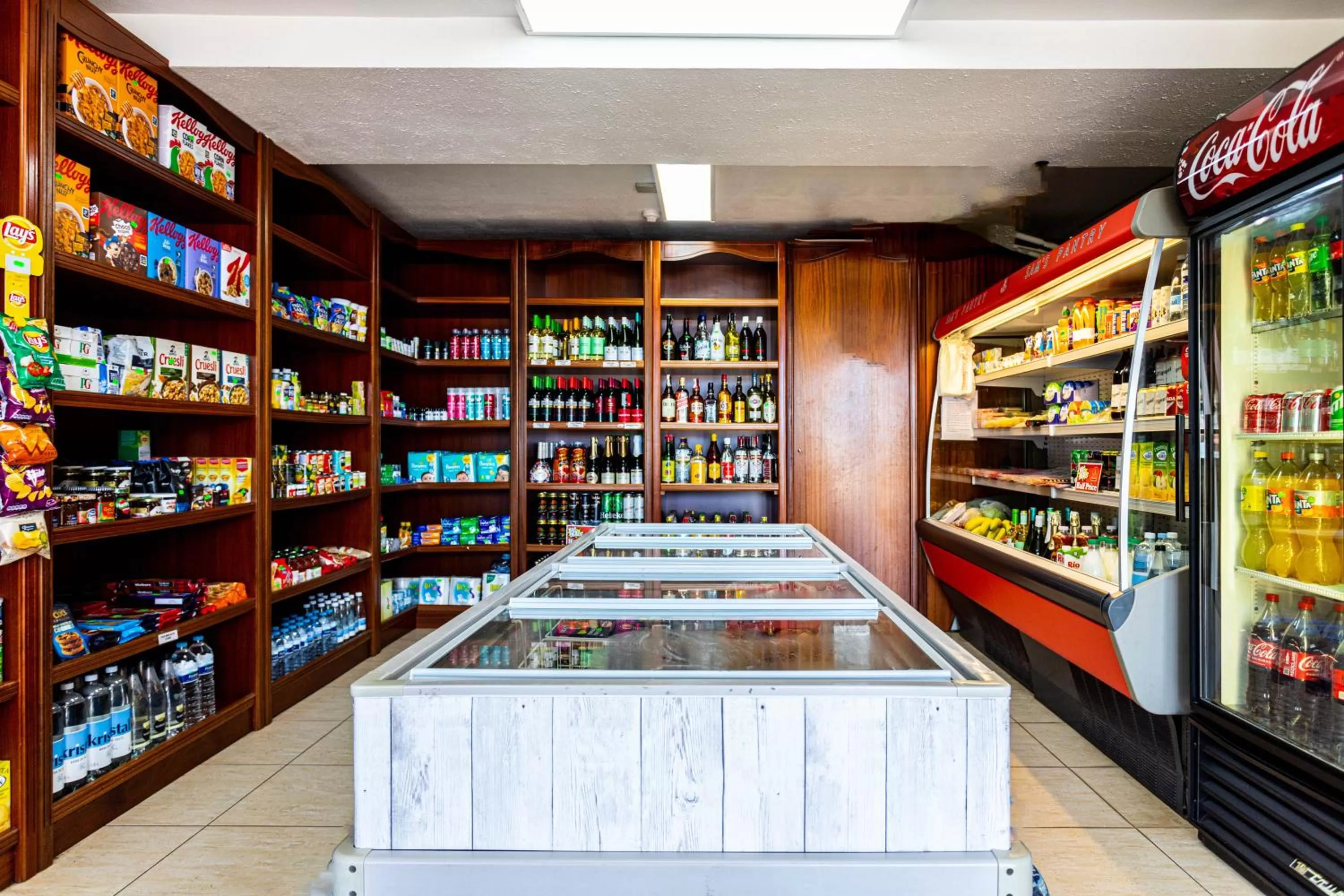 Supermarket/grocery shop in Wyndham Residences Costa Adeje