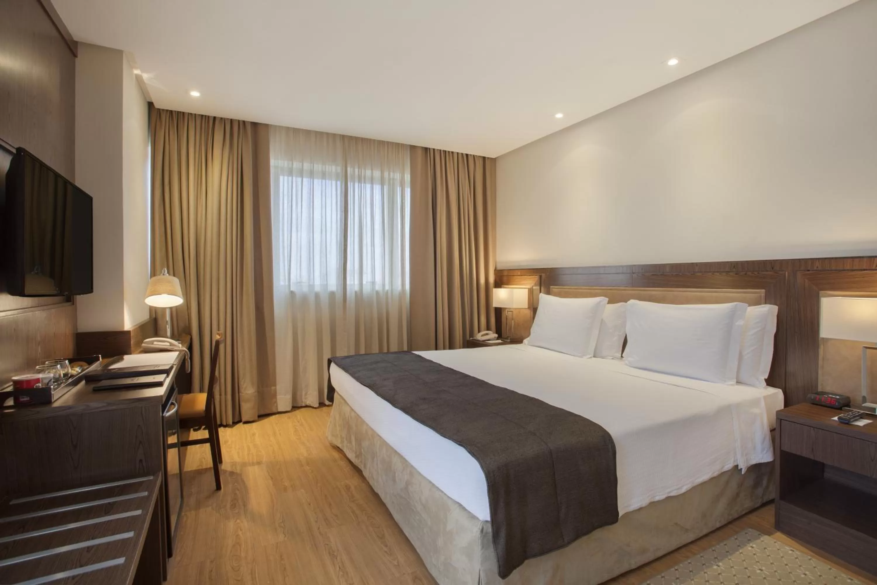 Photo of the whole room, Bed in Windsor Brasilia Hotel