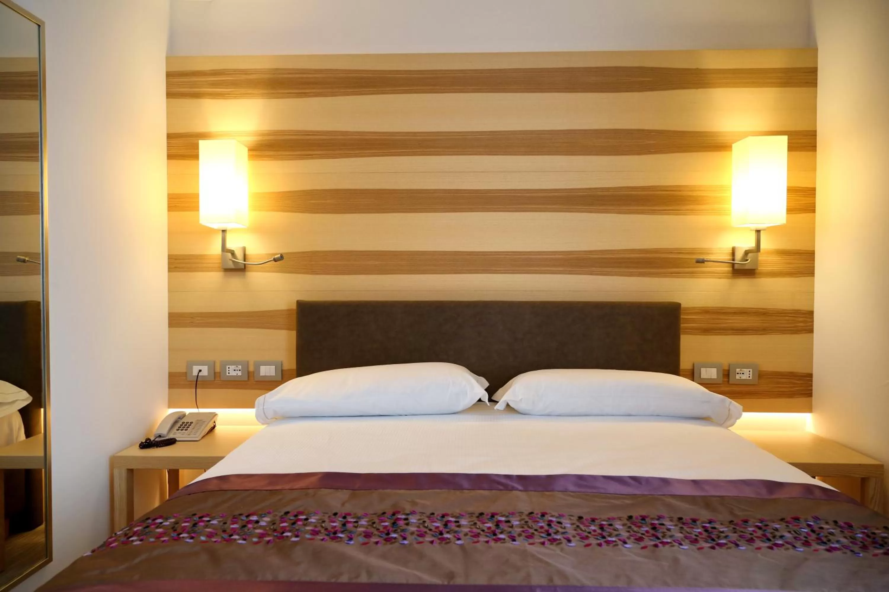 Coffee/tea facilities, Bed in Hotel Garden