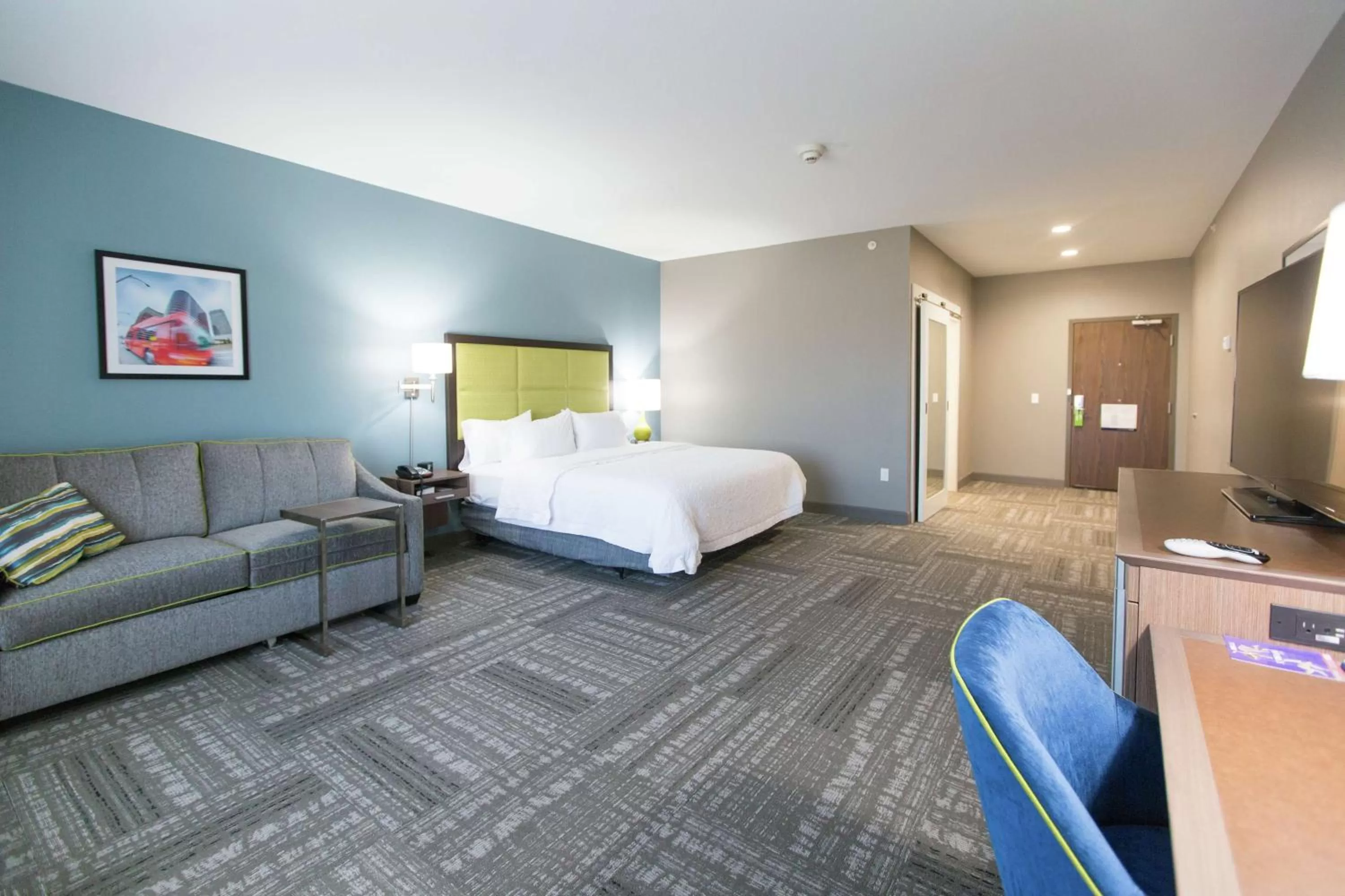 Bedroom, Bed in Hampton Inn & Suites Stroud