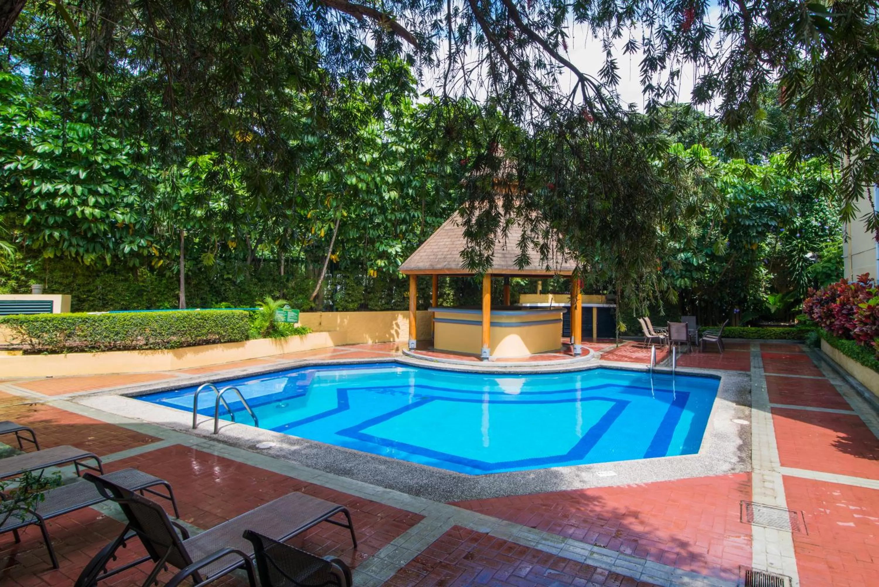 Swimming pool in Apartotel & Suites Villas del Rio