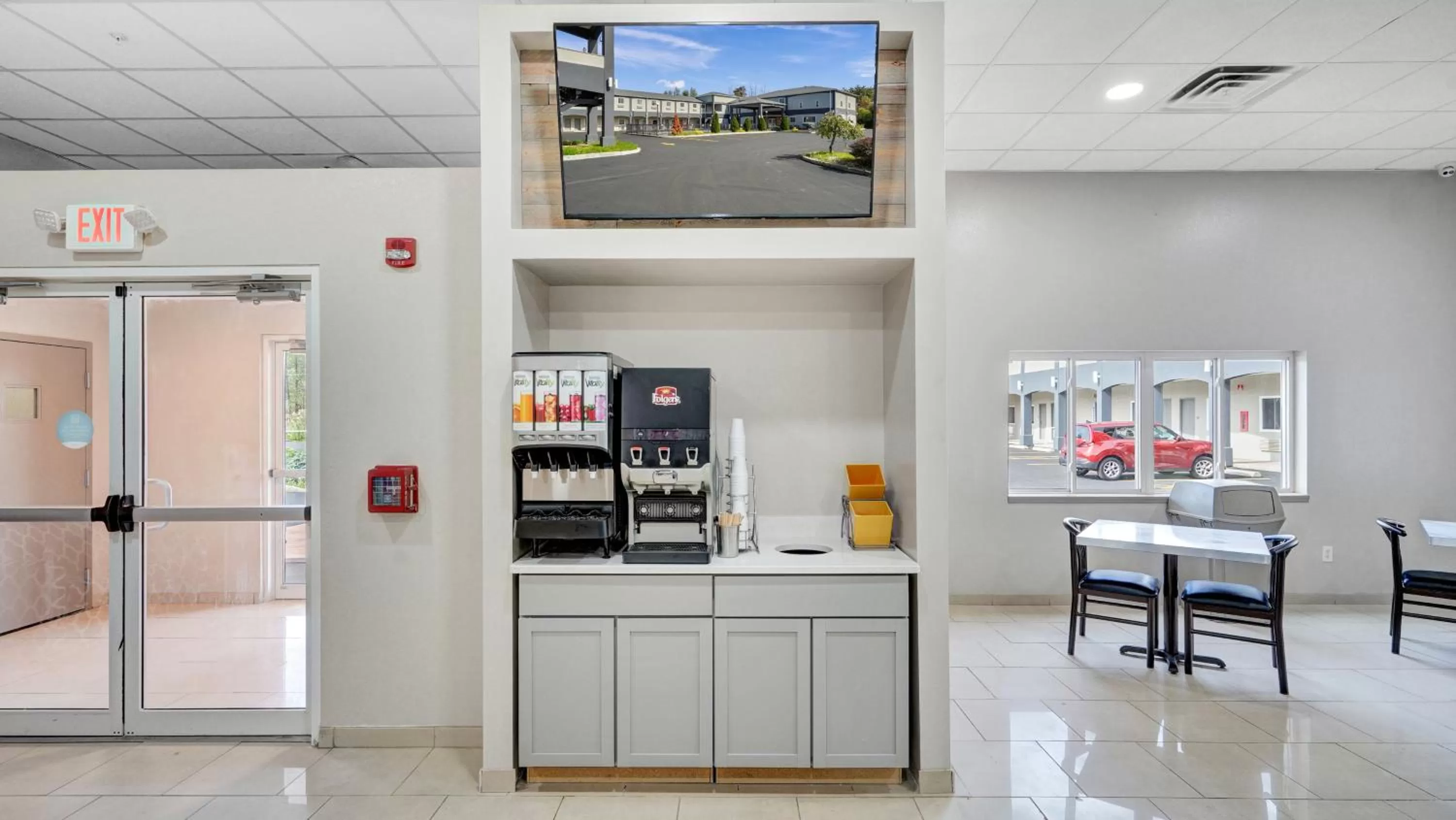 Breakfast in Days Inn & Suites by Wyndham Niagara Falls/Buffalo