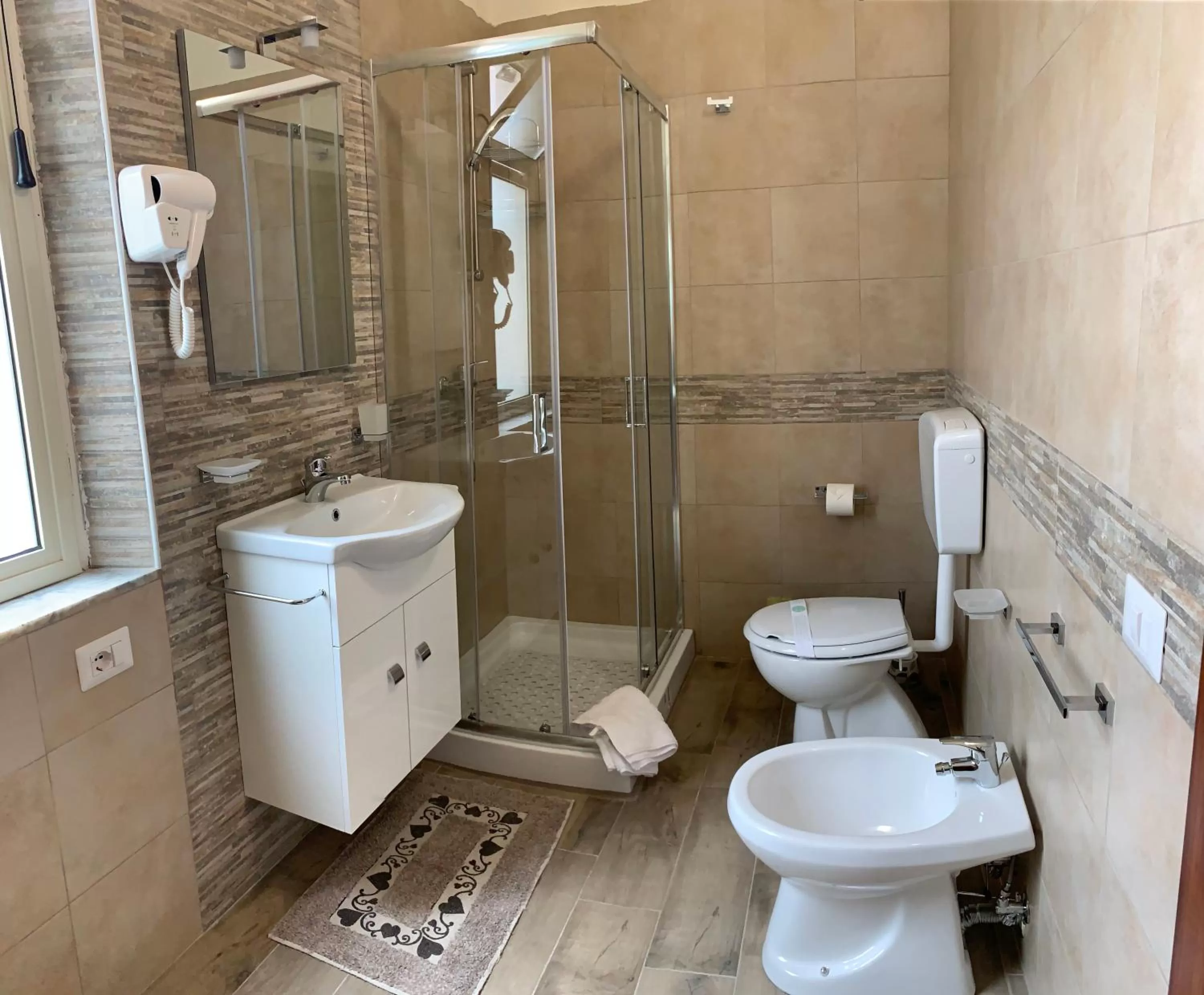 Bathroom in Erythrà Bed and Breakfast