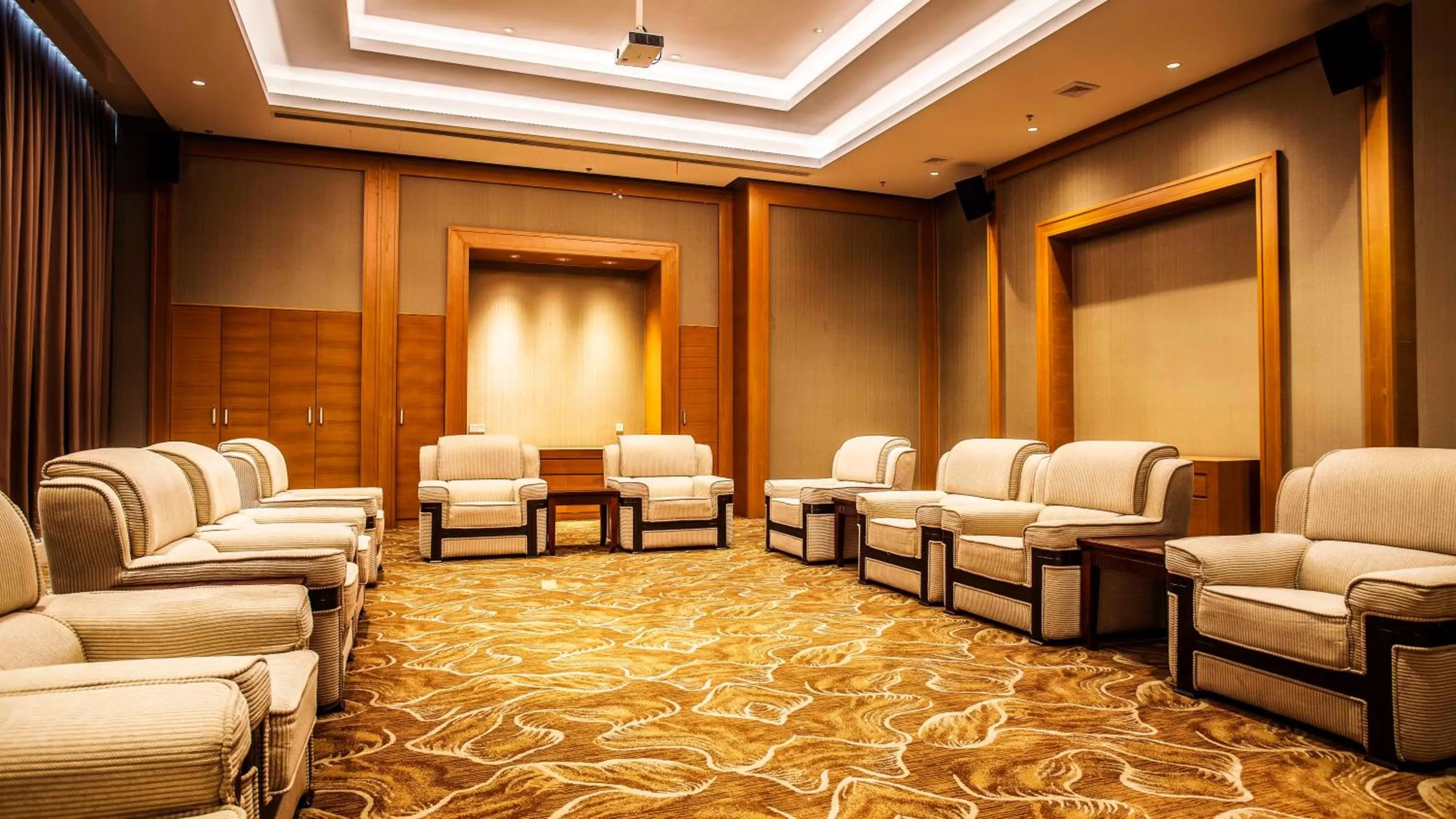 Restaurant/places to eat in Holiday Inn Nanchang Riverside by IHG