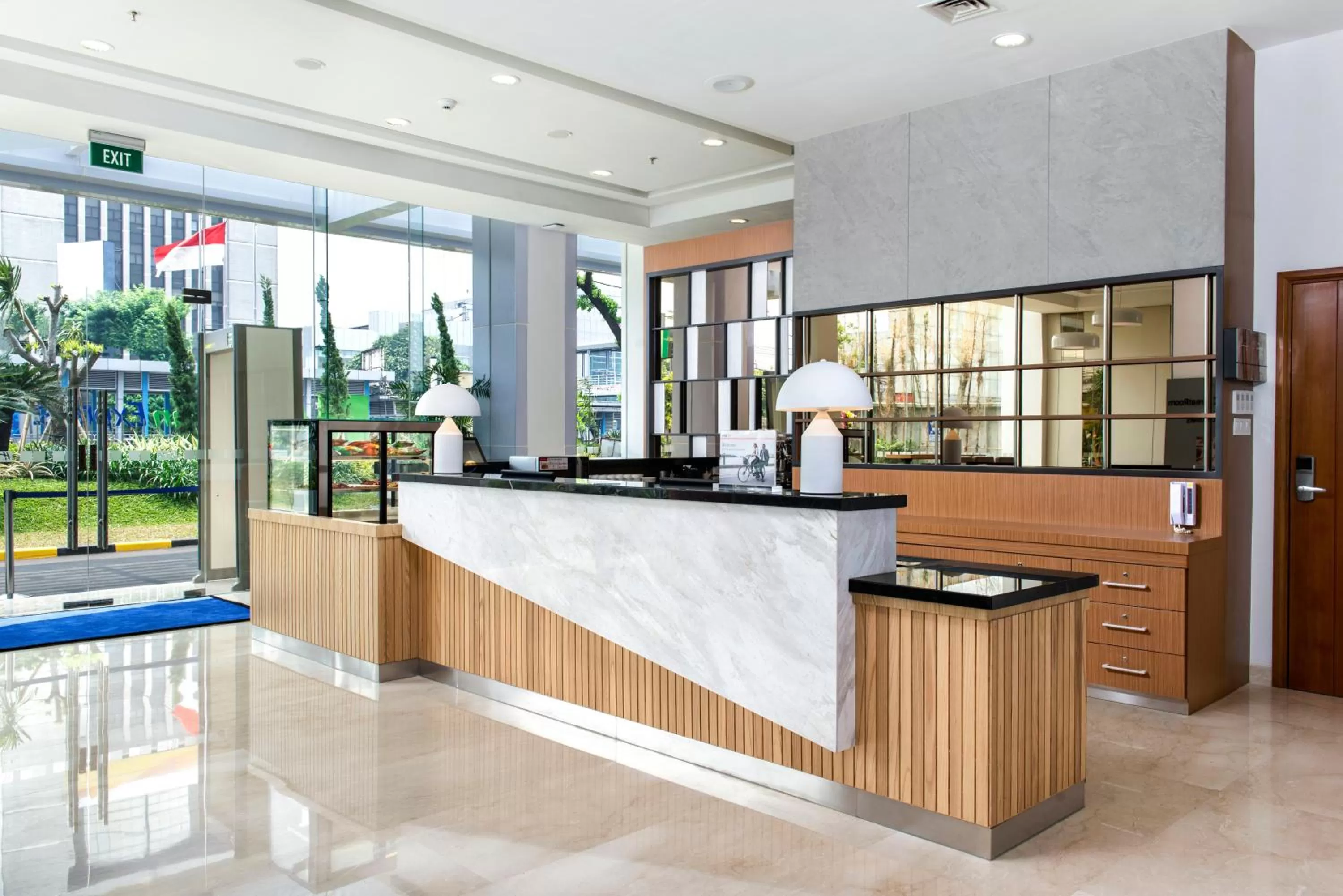 Lobby or reception in Holiday Inn Express Jakarta Matraman by IHG