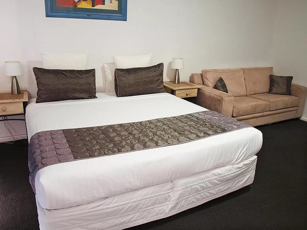 Bed in Mornington Motel