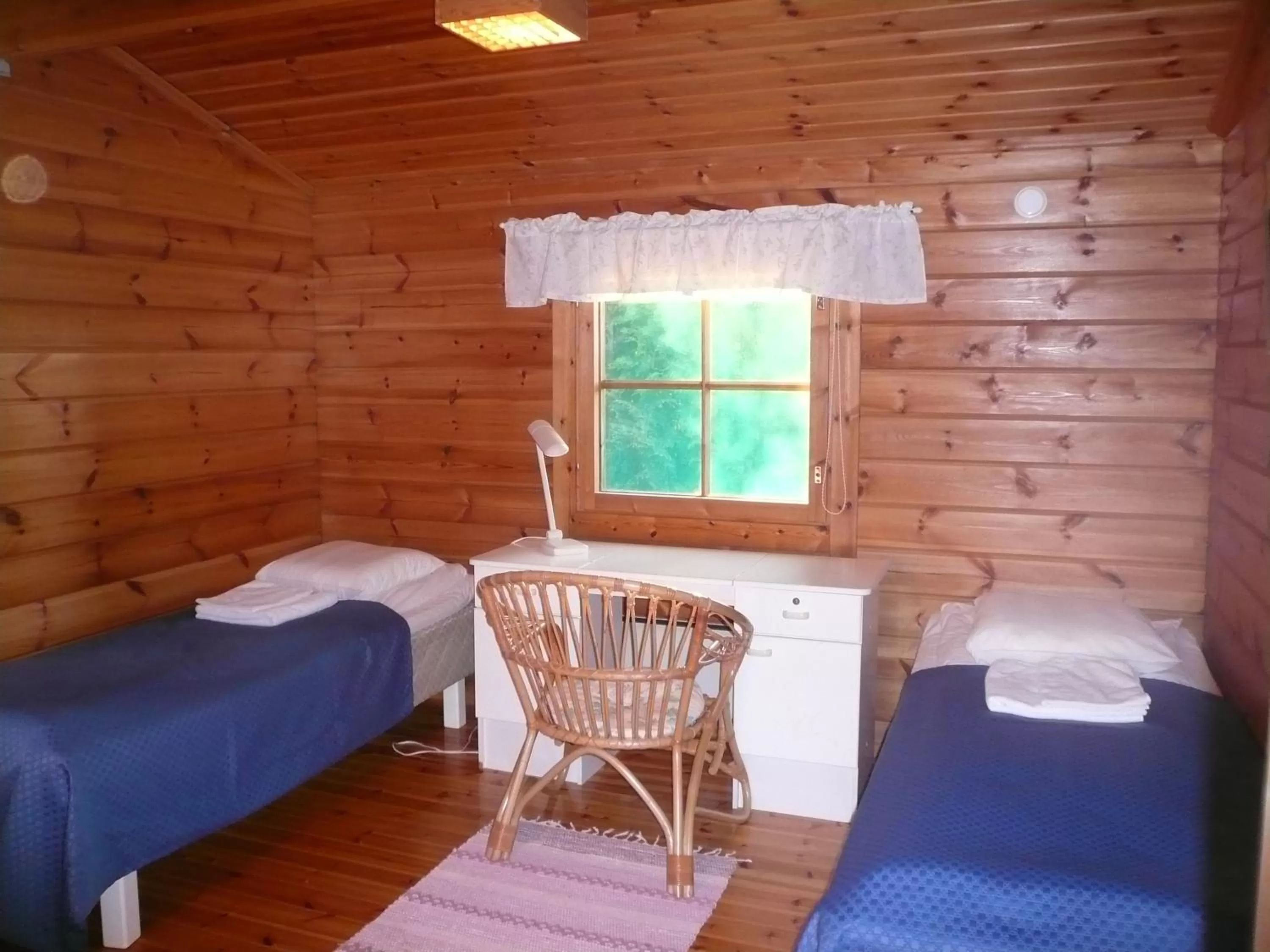 Day, Bed in B&B Lomamokkila