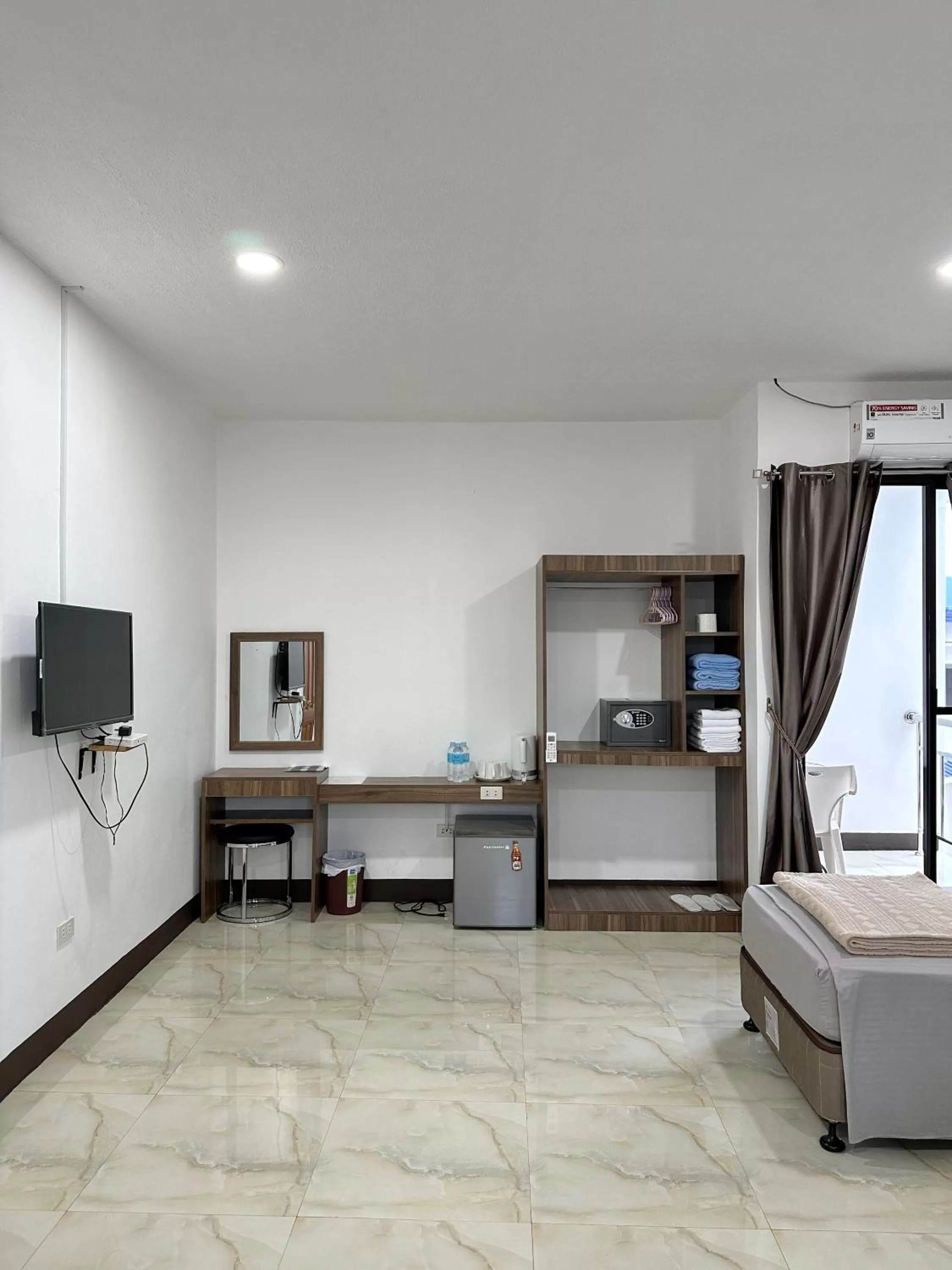 Bed in MGH Alona Resort