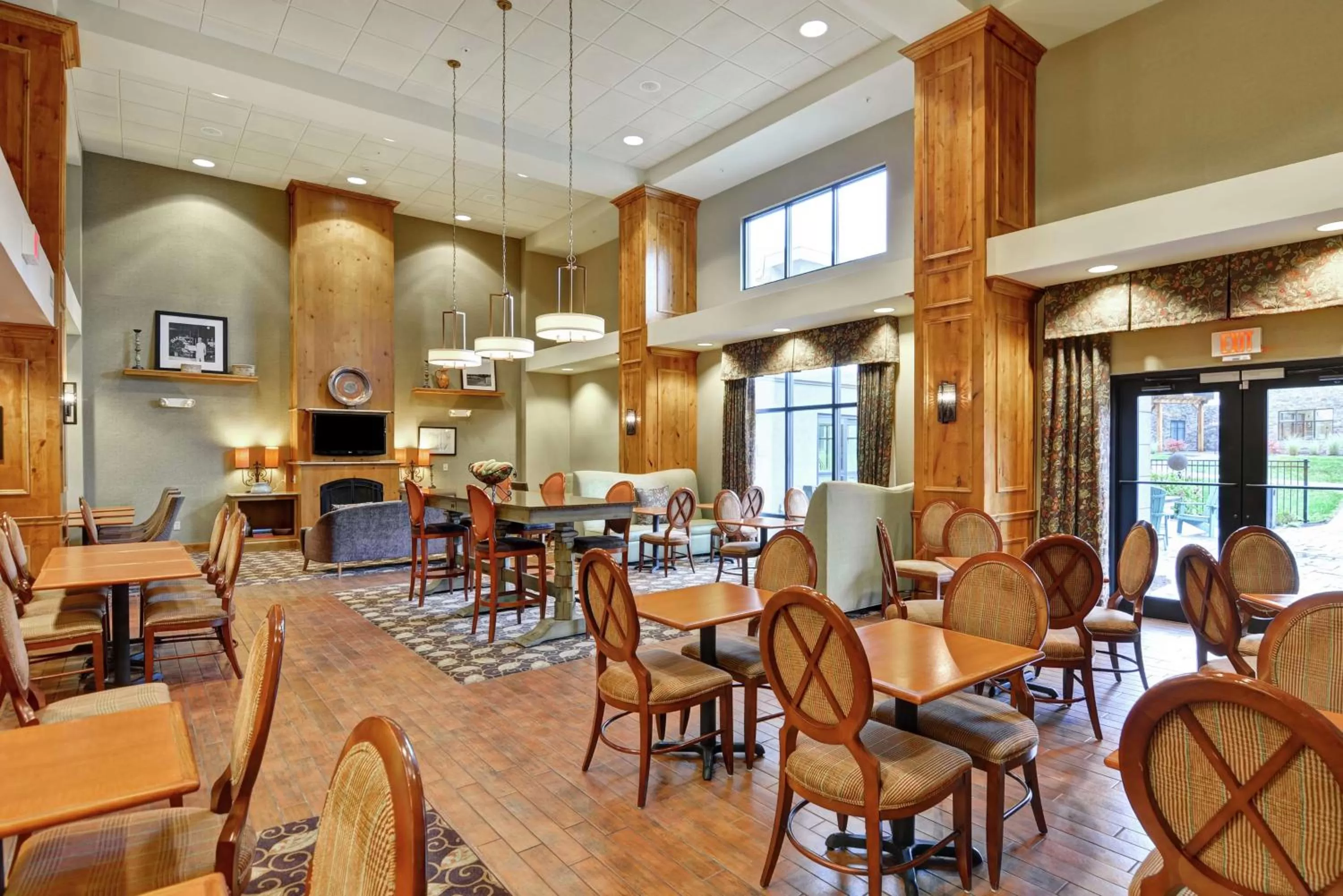 Lobby or reception in Hampton Inn and Suites New Hartford/Utica