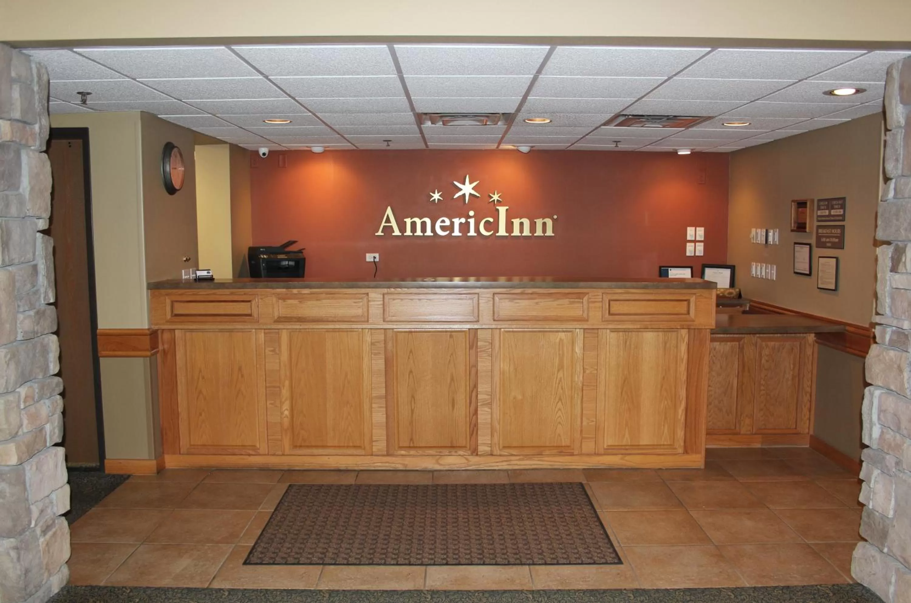 Lobby or reception in AmericInn by Wyndham Cedar Rapids Airport