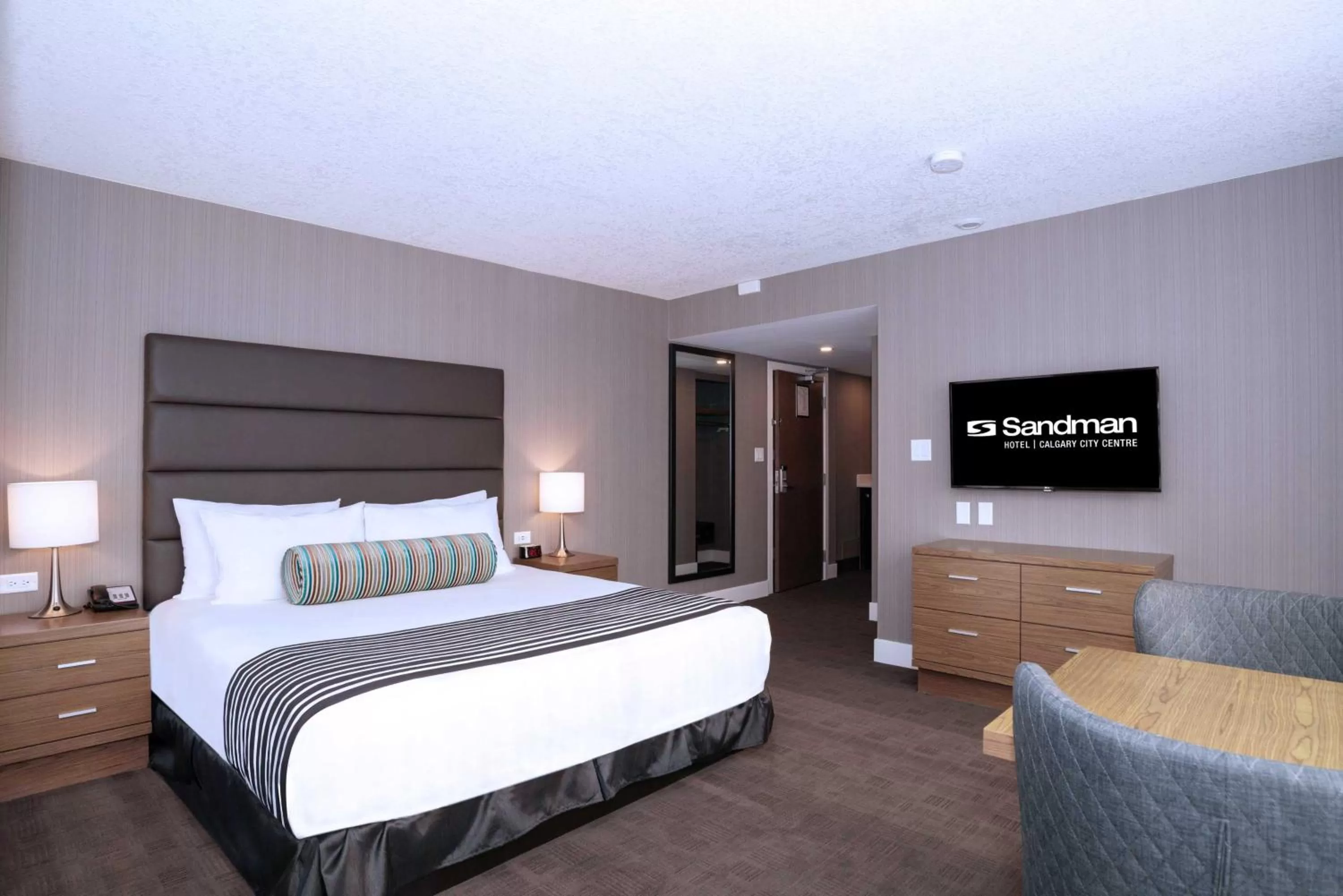 Corporate King Room with Kitchenette in Sandman Signature Calgary Downtown Hotel