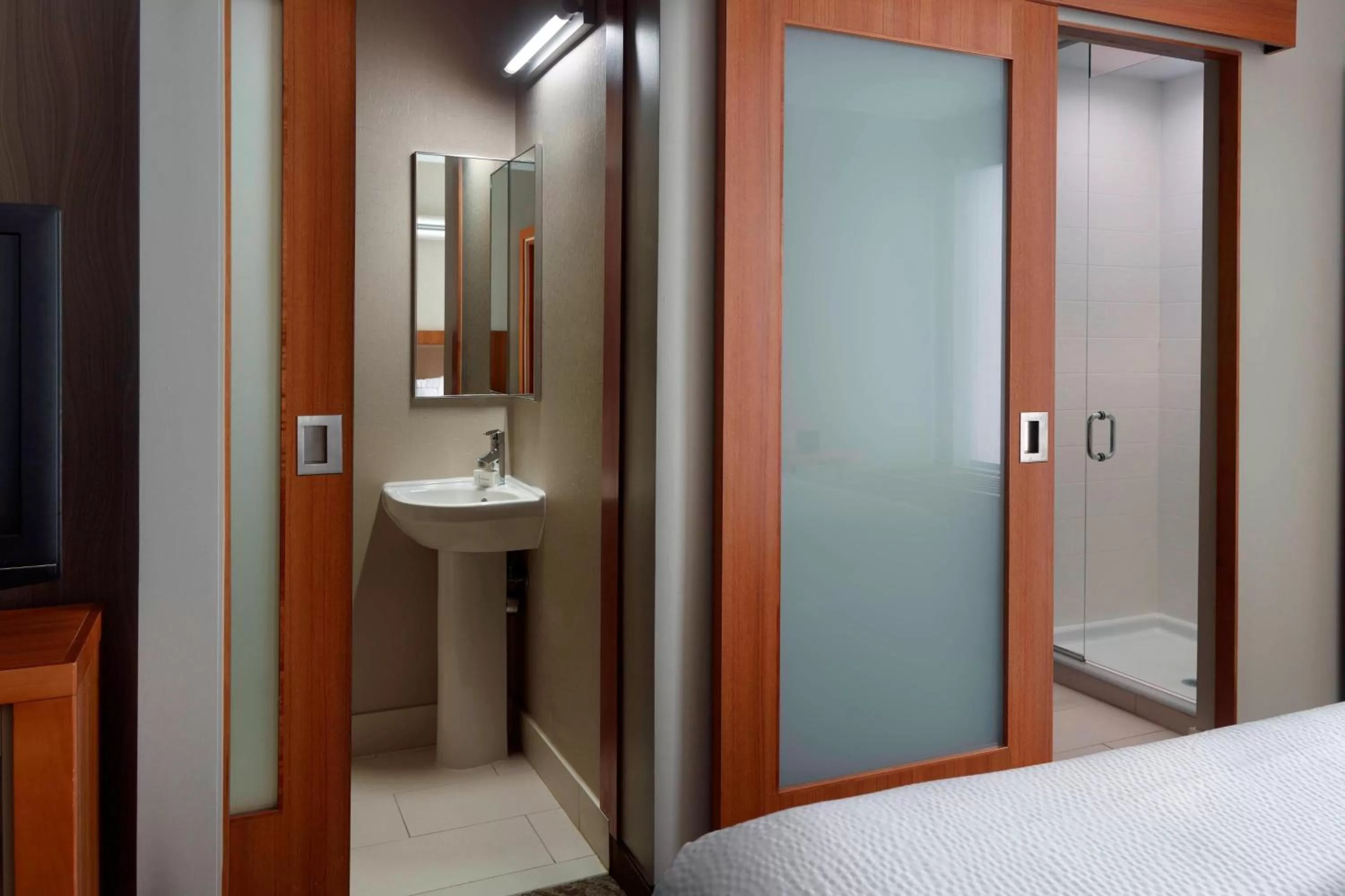 Bathroom, Bed in SpringHill Suites by Marriott Atlanta Airport Gateway
