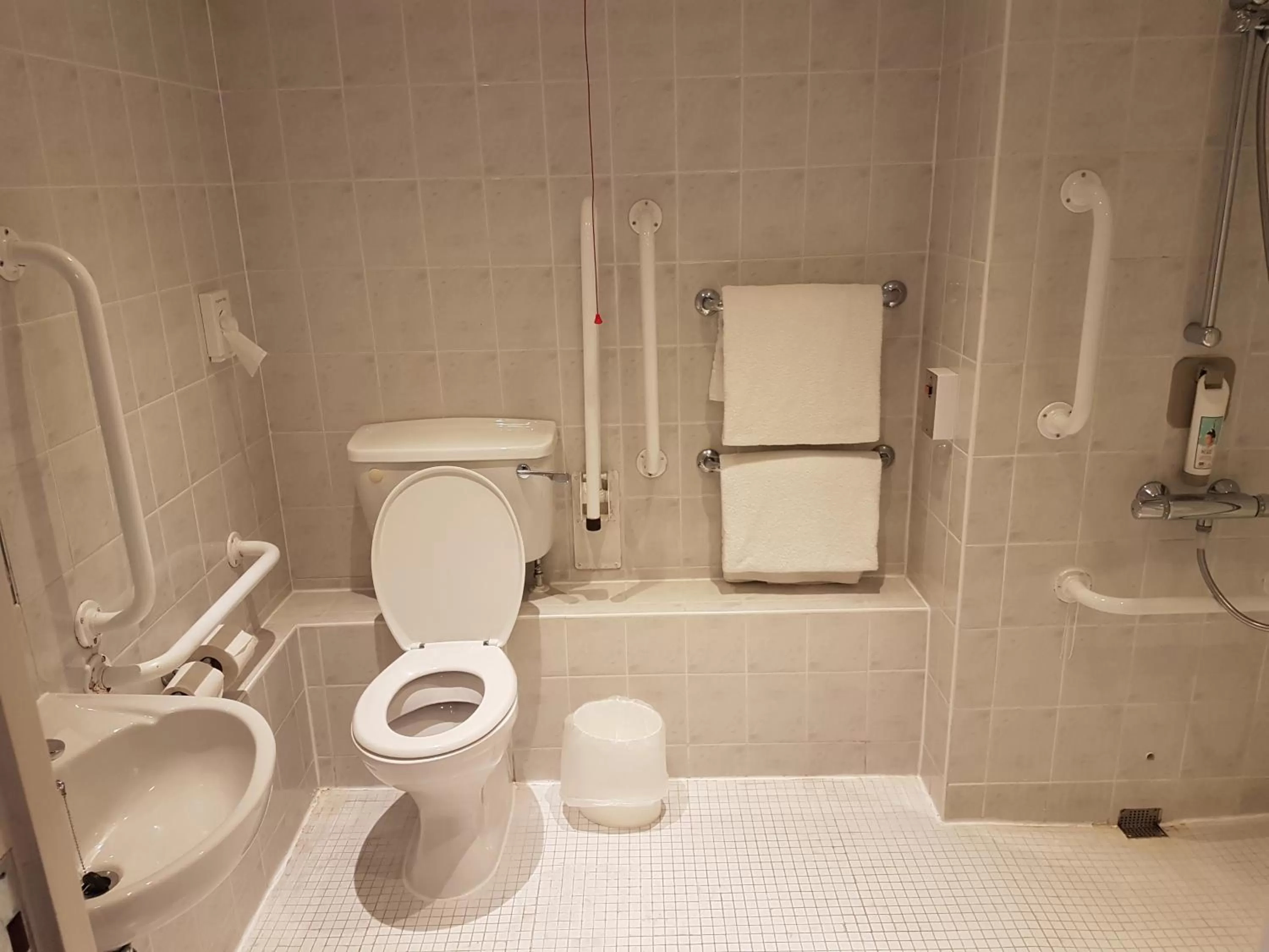 Bathroom in ibis Cardiff Gate - International Business Park