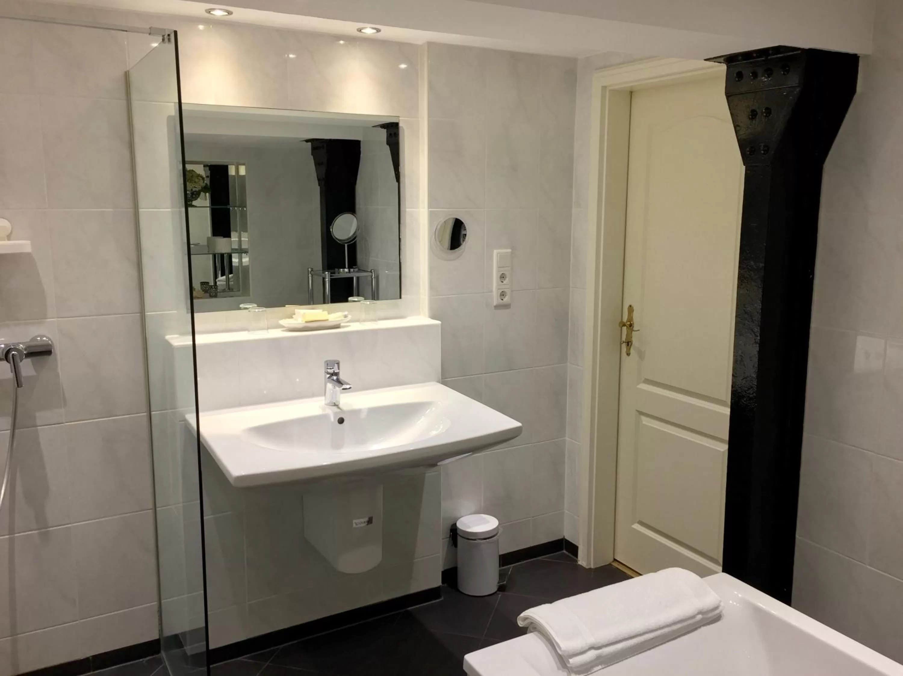 Shower in Hotel Villa Meererbusch