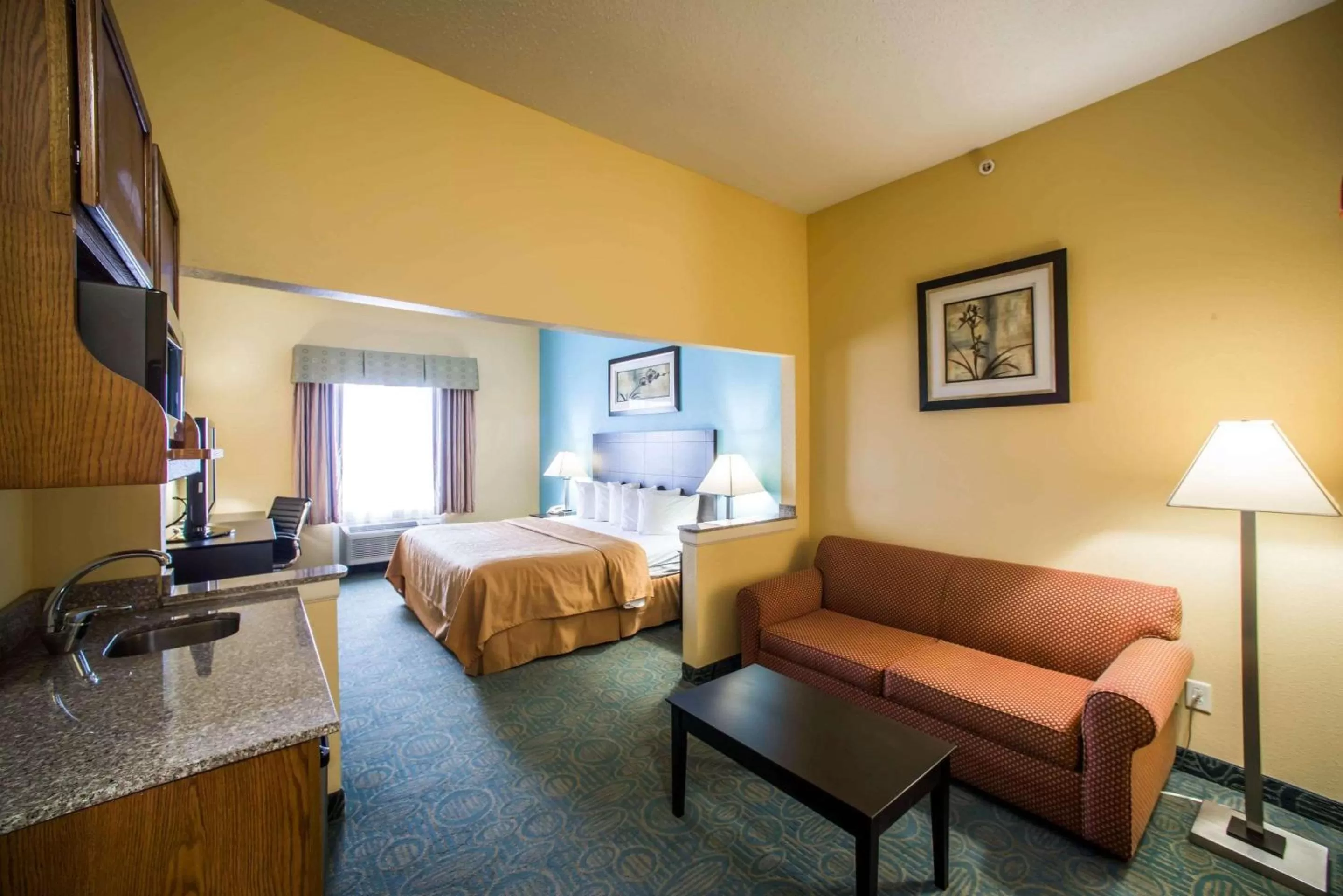 Photo of the whole room, Bed in Quality Inn Litchfield Route 66