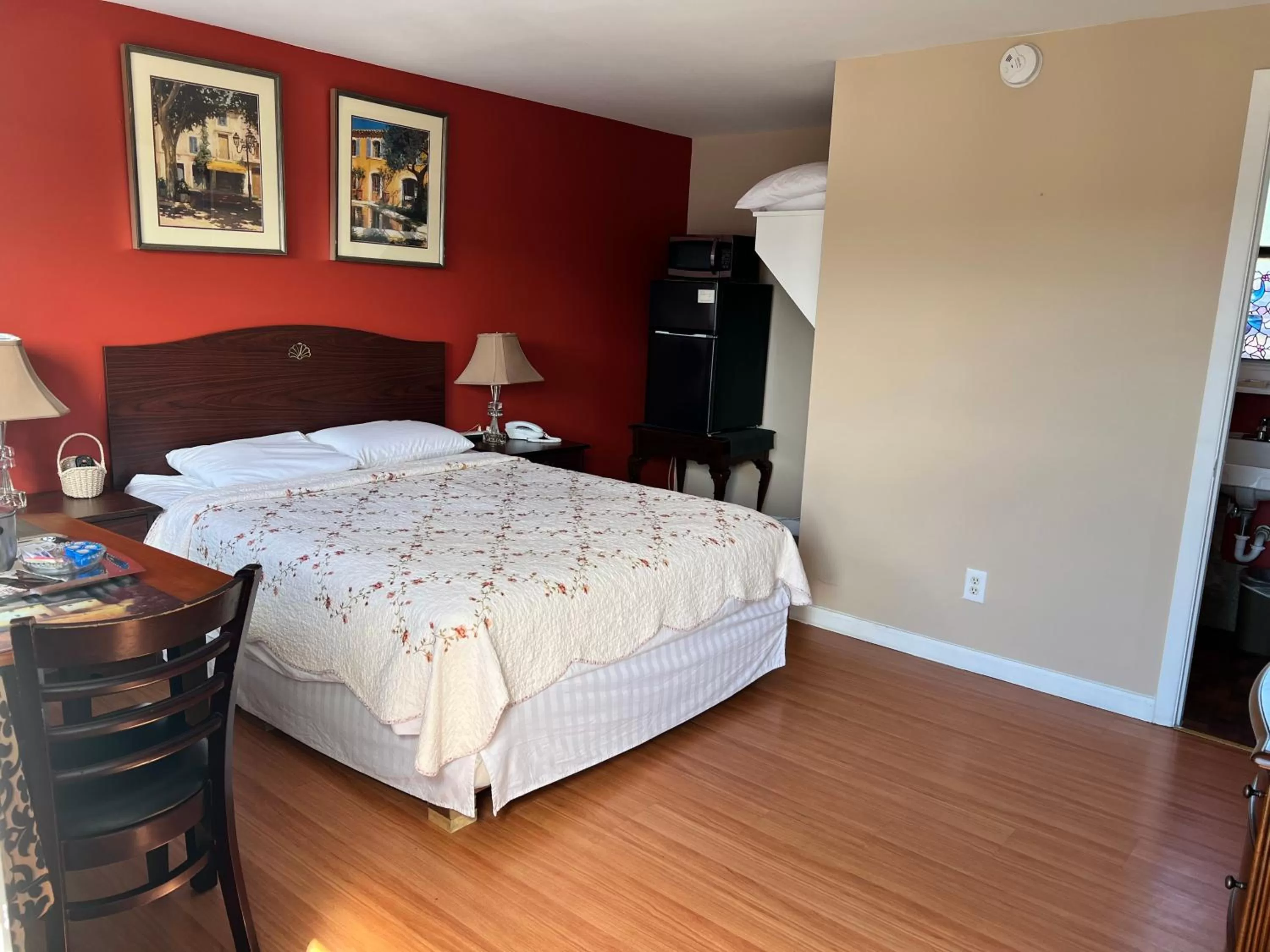 Standard Queen Room in Great House Motel