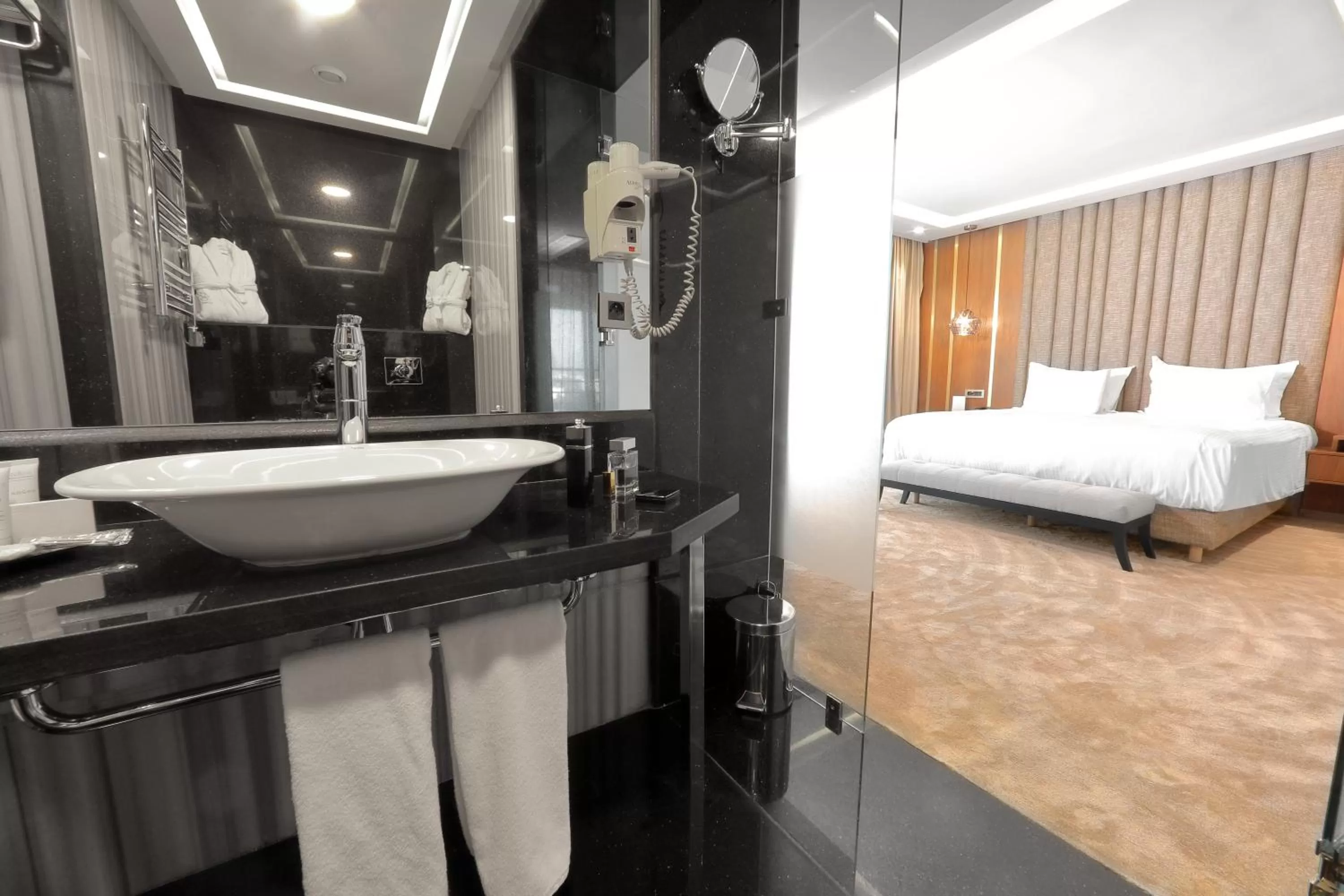 Bathroom, Bed in Le Palace d'Anfa