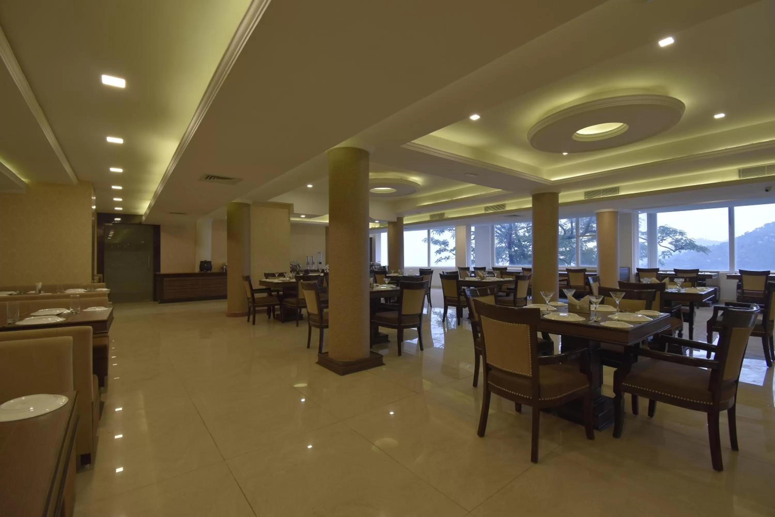 Restaurant/Places to Eat in The Royal Castle AC Centralized