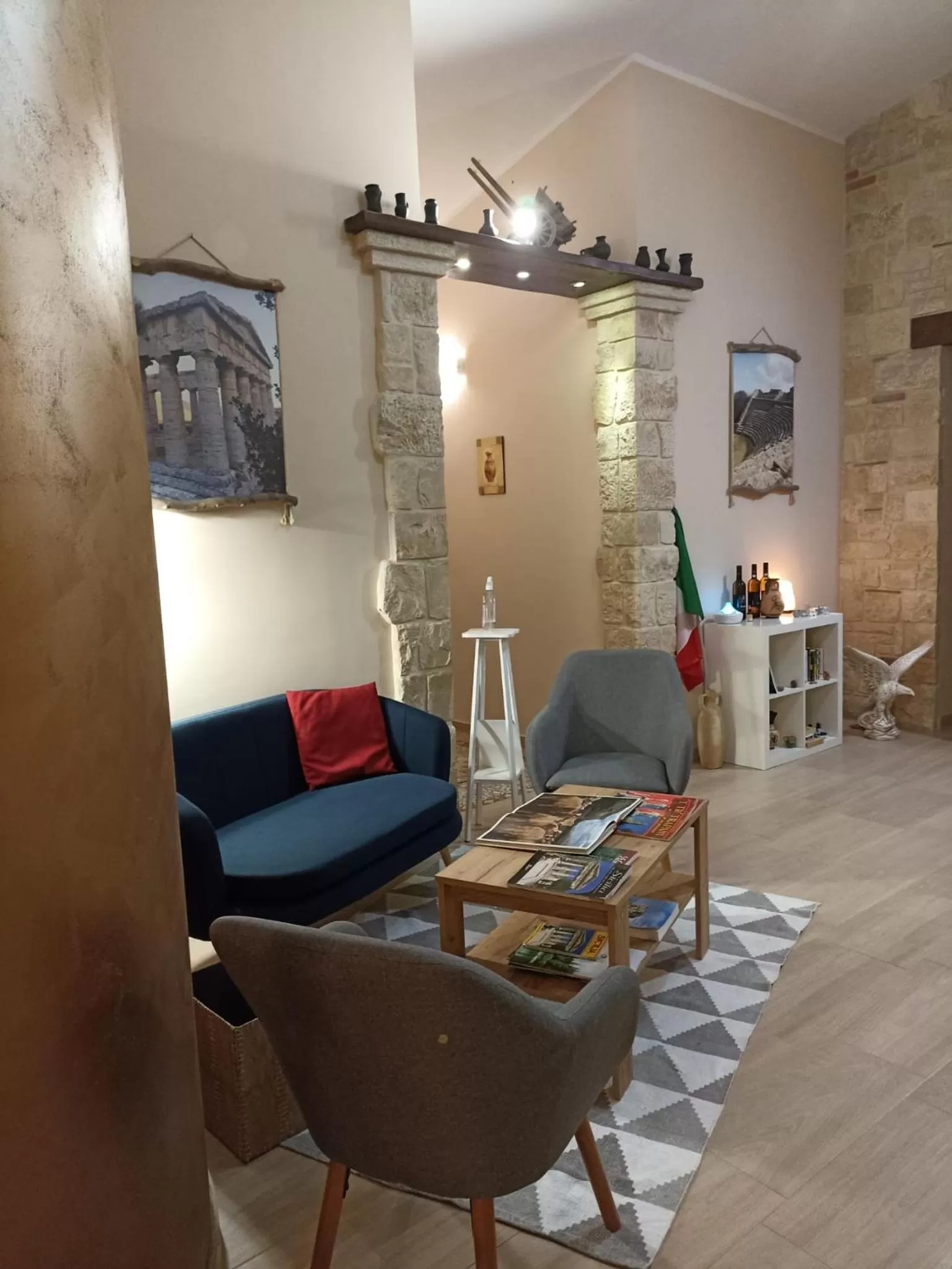 Communal lounge/ TV room in La Suite Di Segesta