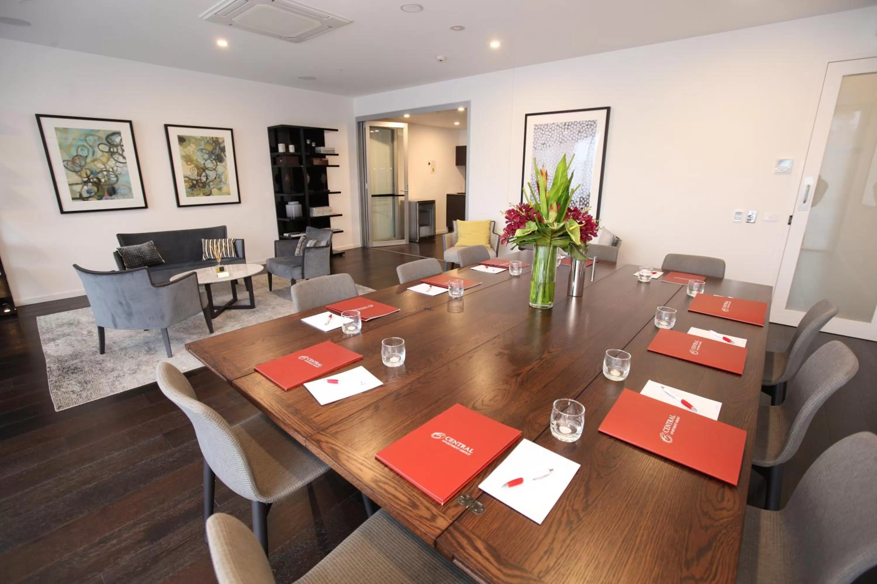 Melbourne Knox Central Apartment Hotel Official