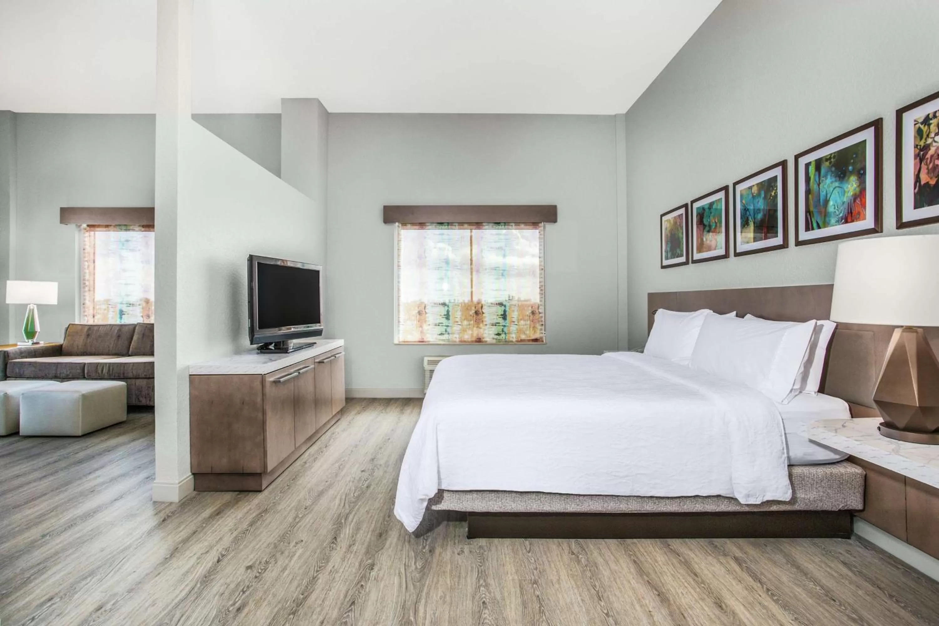 Bedroom, Bed in Hilton Garden Inn Palm Beach Gardens