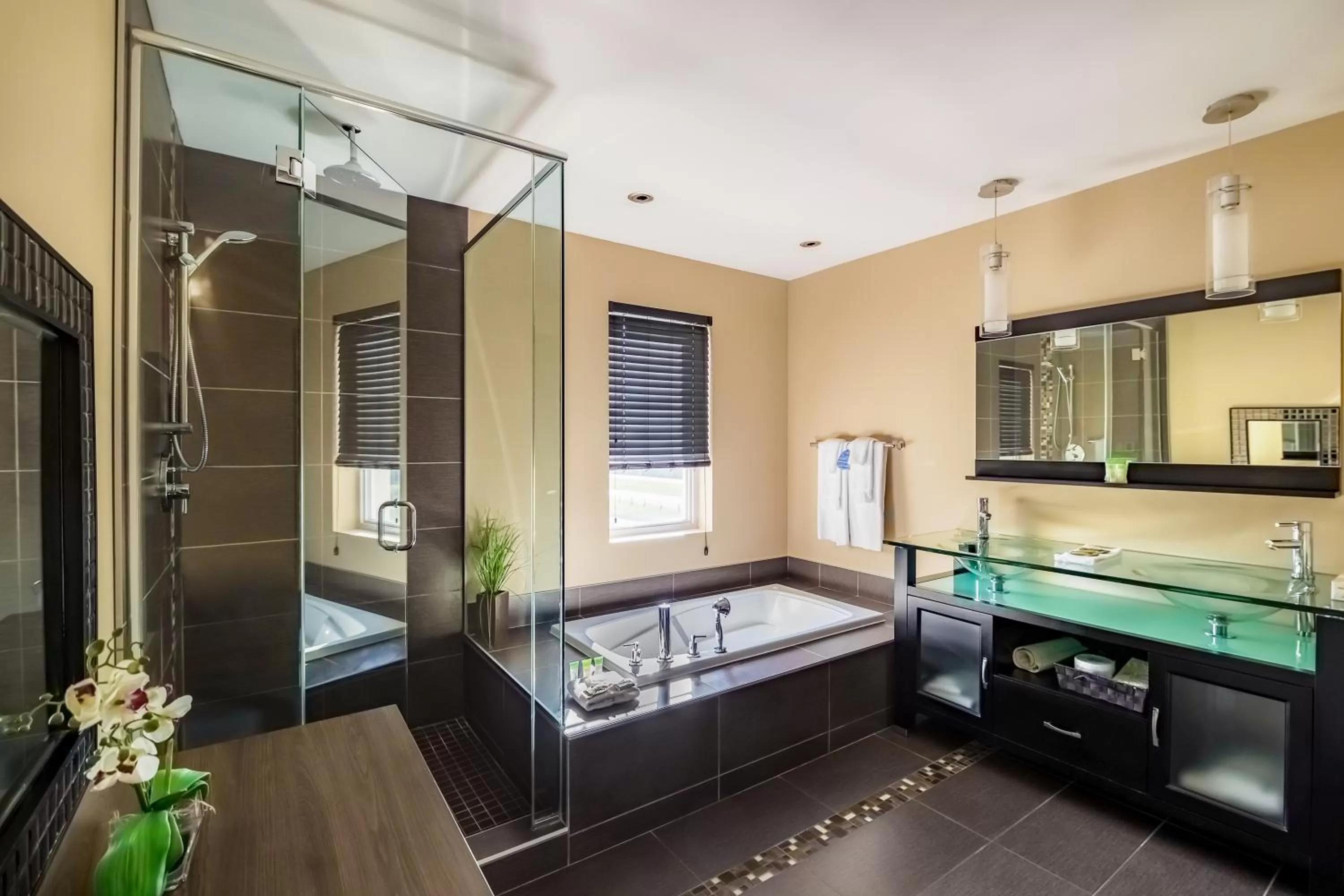 Shower in Imperia Hôtel et Suites Terrebonne