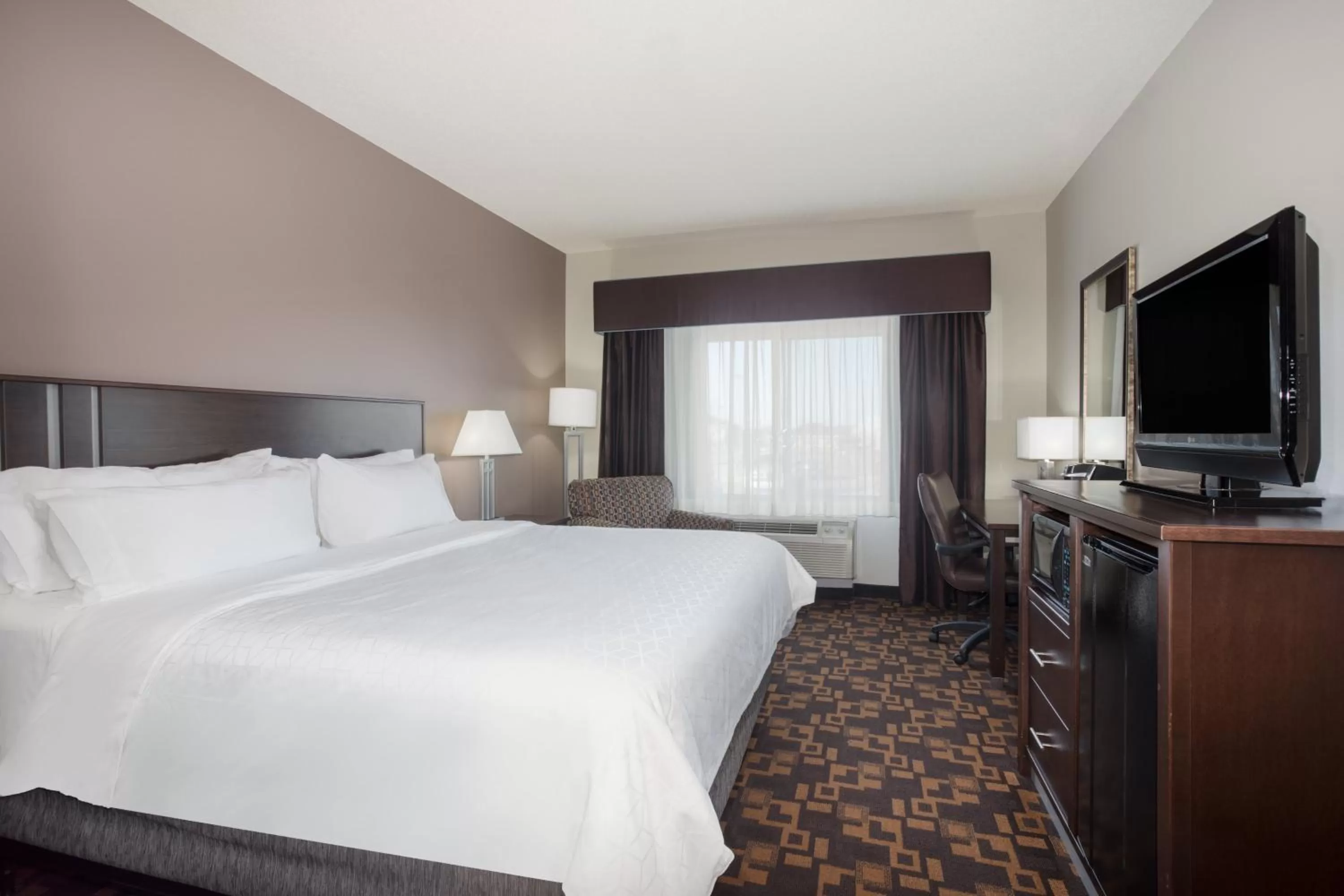 Photo of the whole room, Bed in Holiday Inn Express & Suites Yankton by IHG