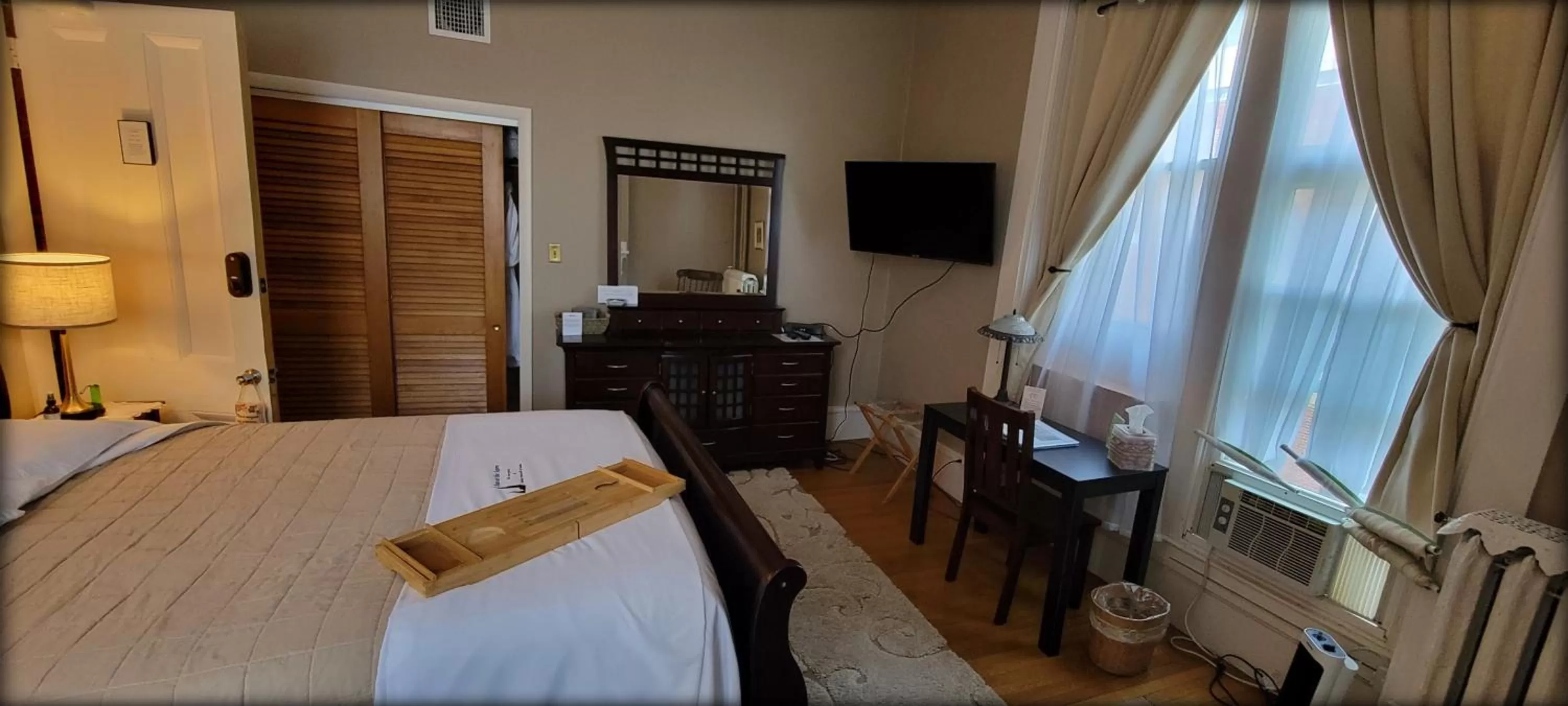 Bed in Inn at the Agora