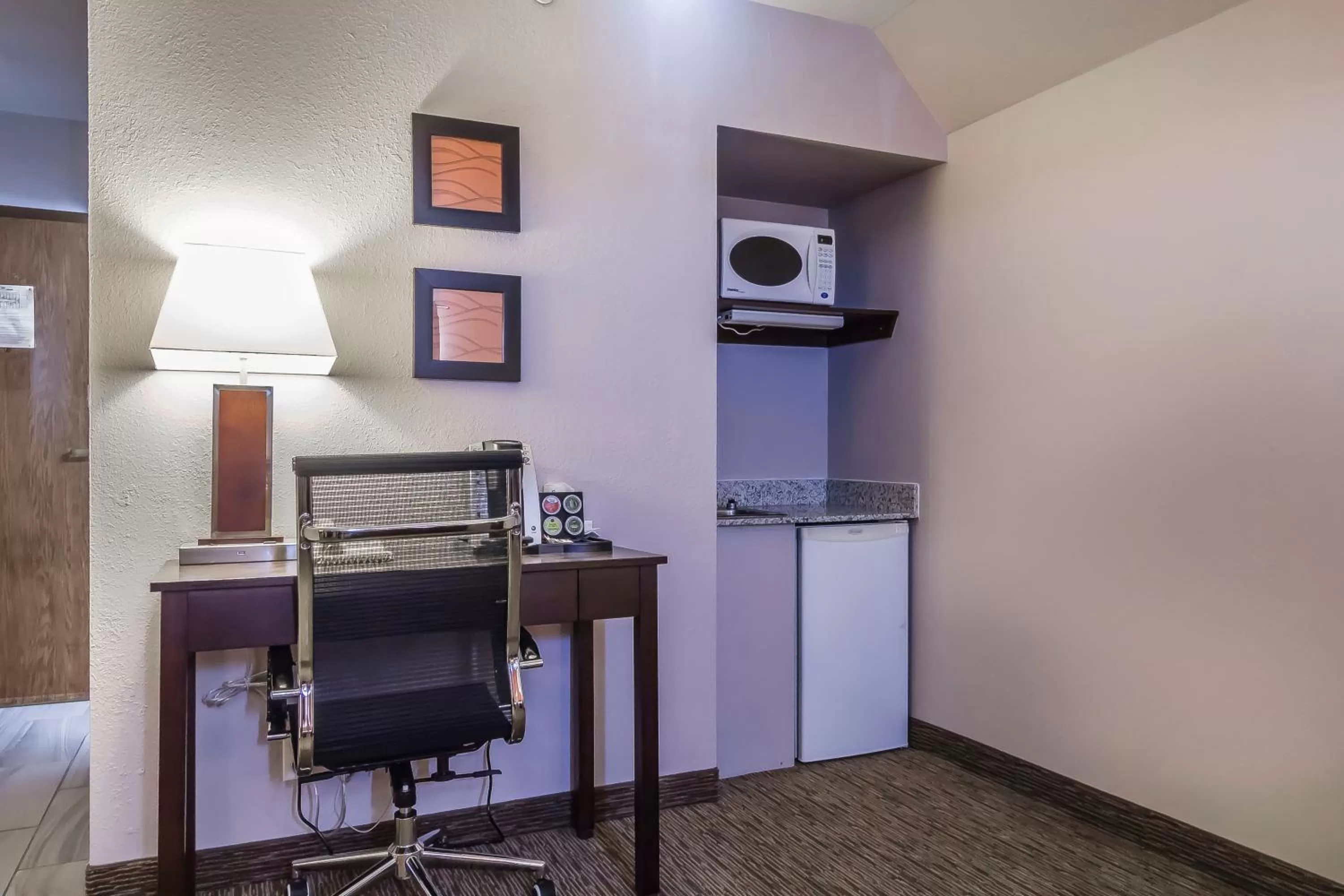 Business Queen Suite with Sofa Bed - Non-Smoking in Comfort Inn & Suites Yorkton