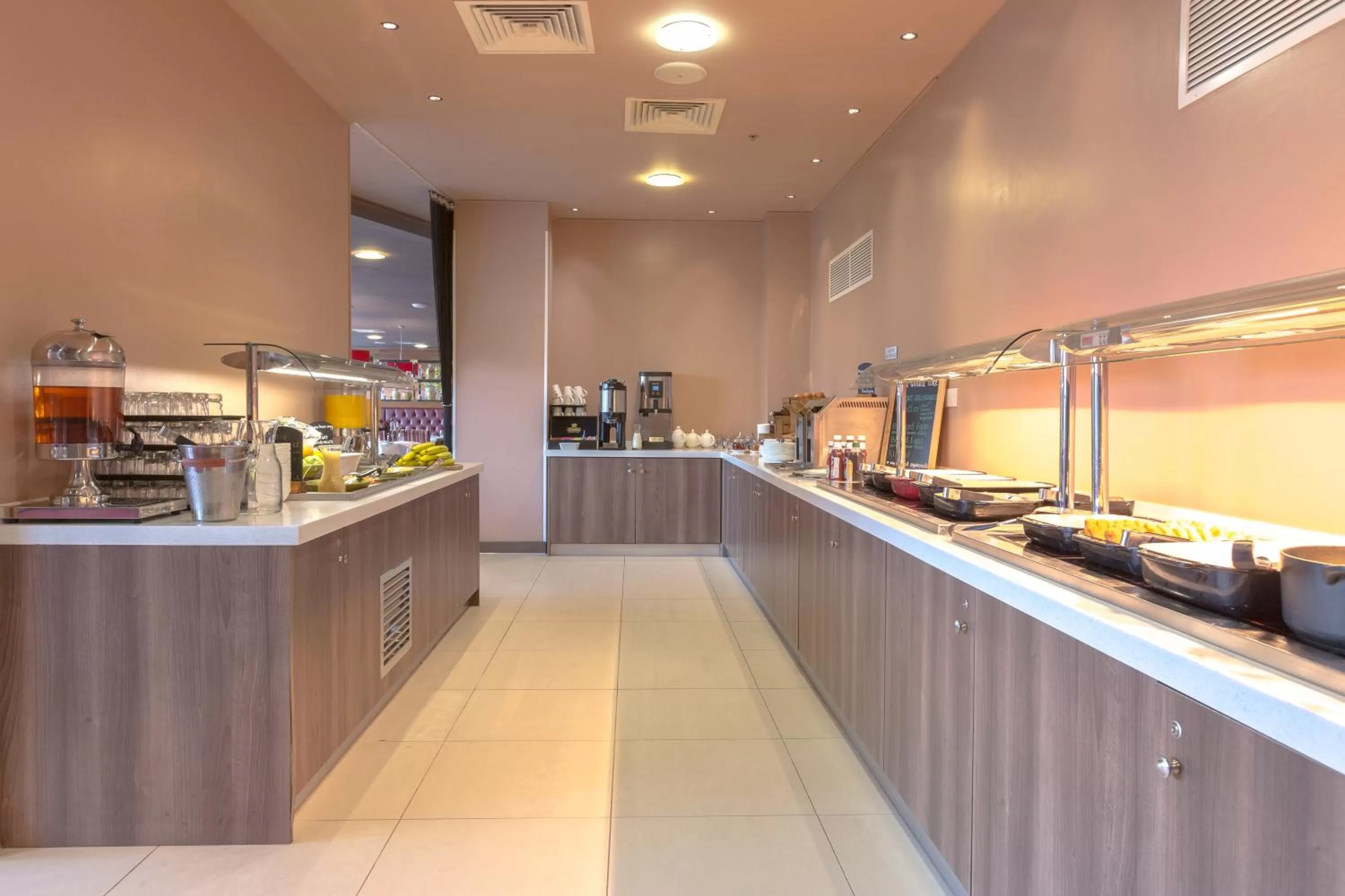 Breakfast in Holiday Inn Manchester-Mediacityuk by IHG