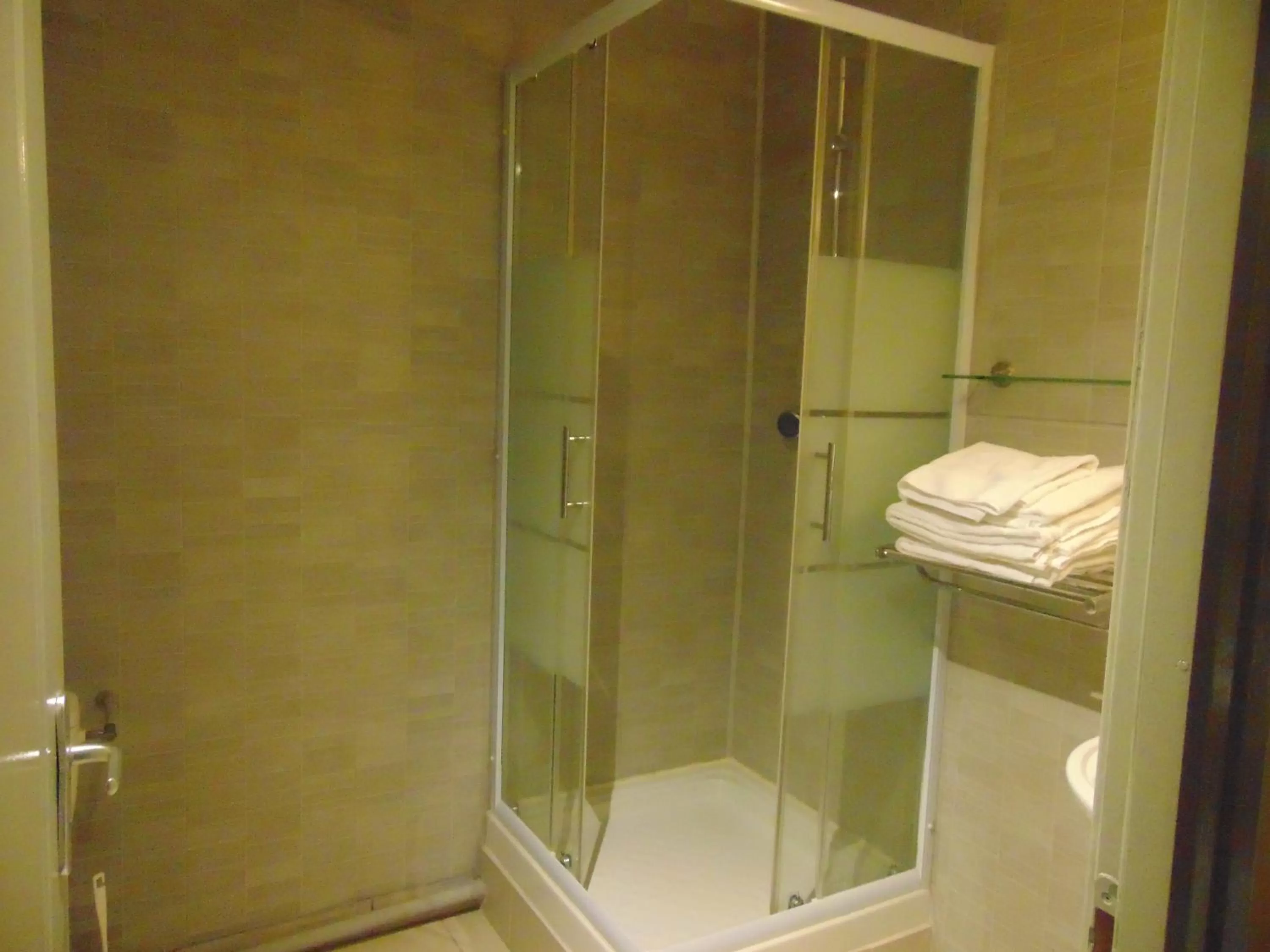 Bathroom in Le Relais de la RN7