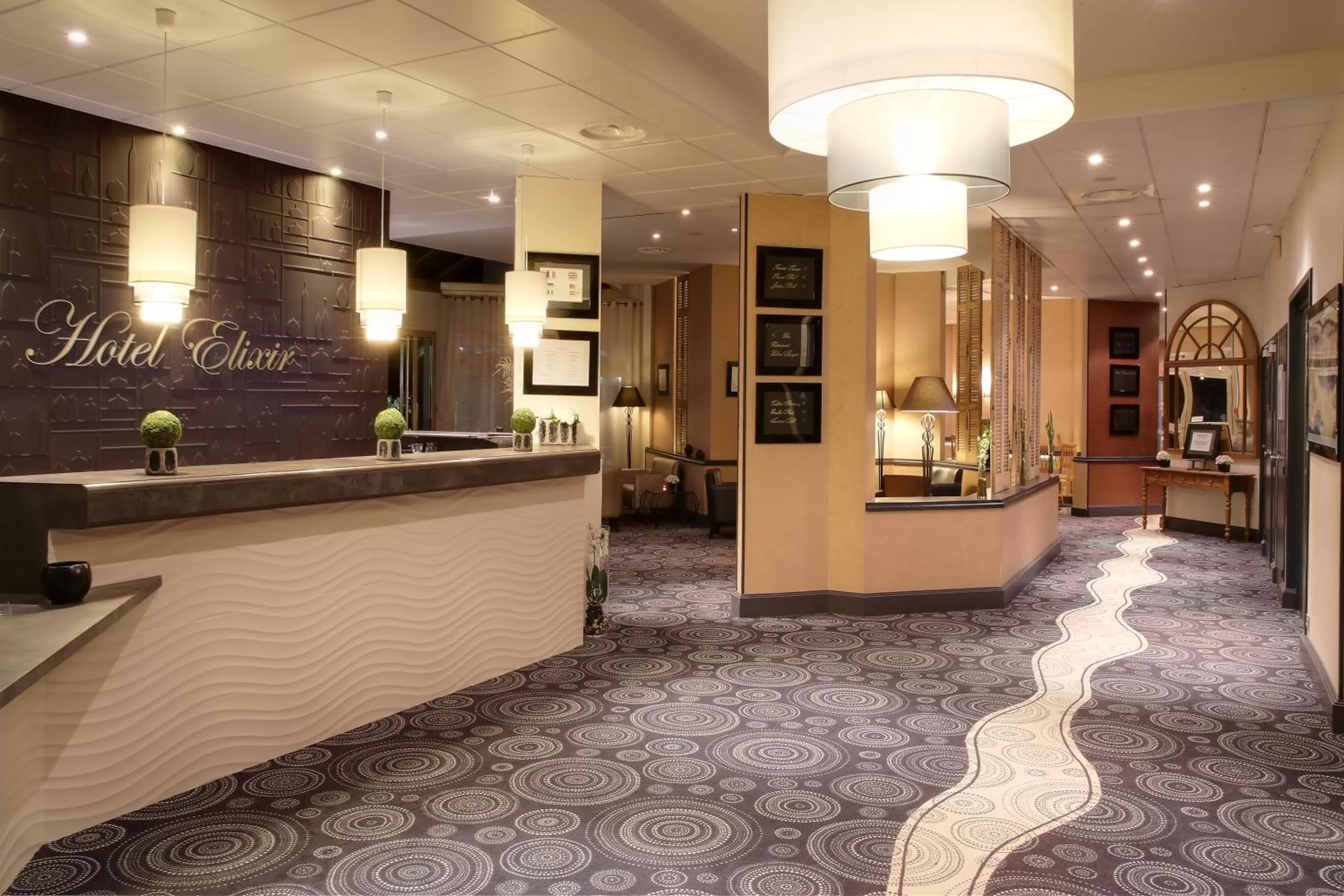 Lobby or reception in Best Western PLUS Elixir Grasse