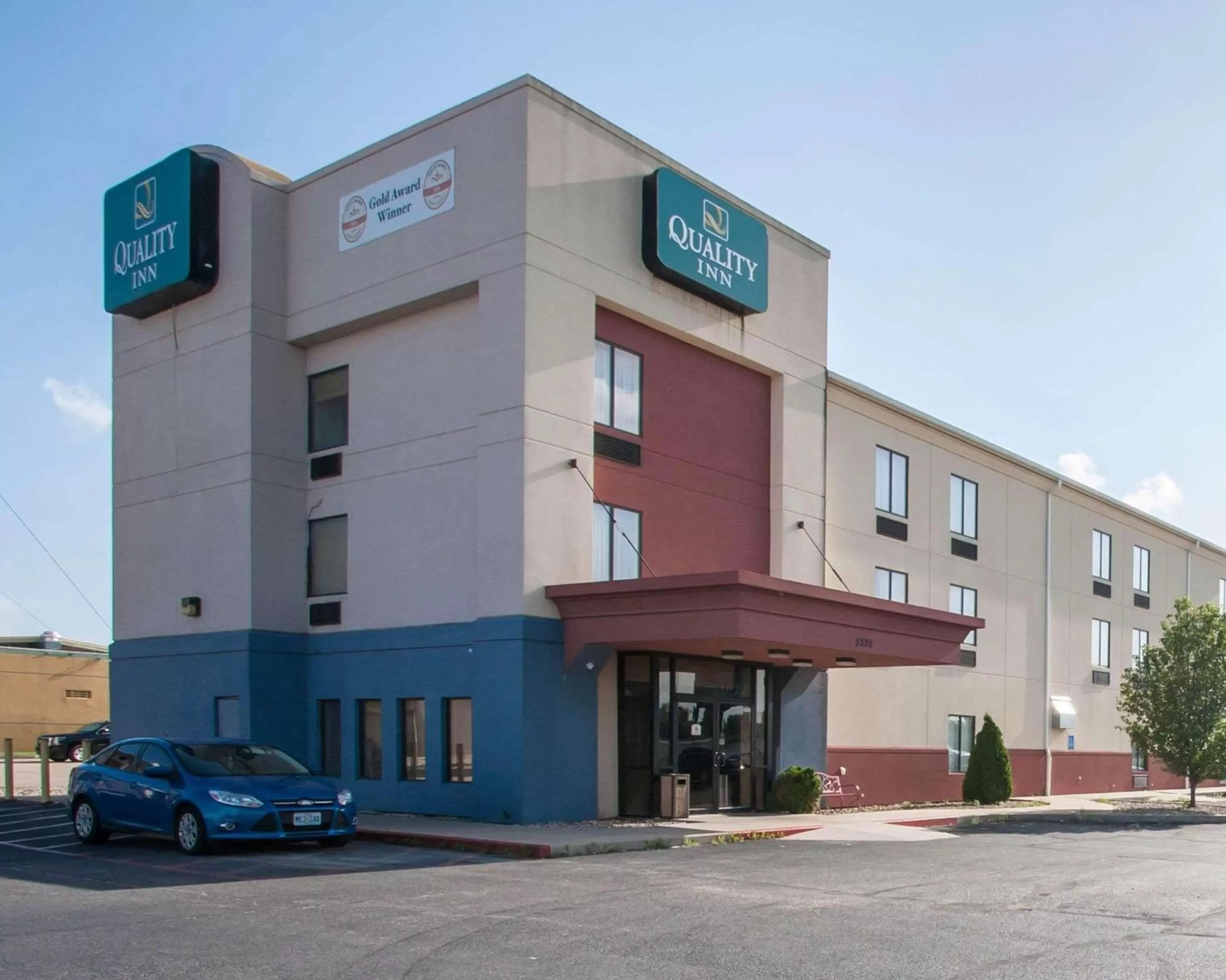 Property building in Quality Inn Joplin I-44