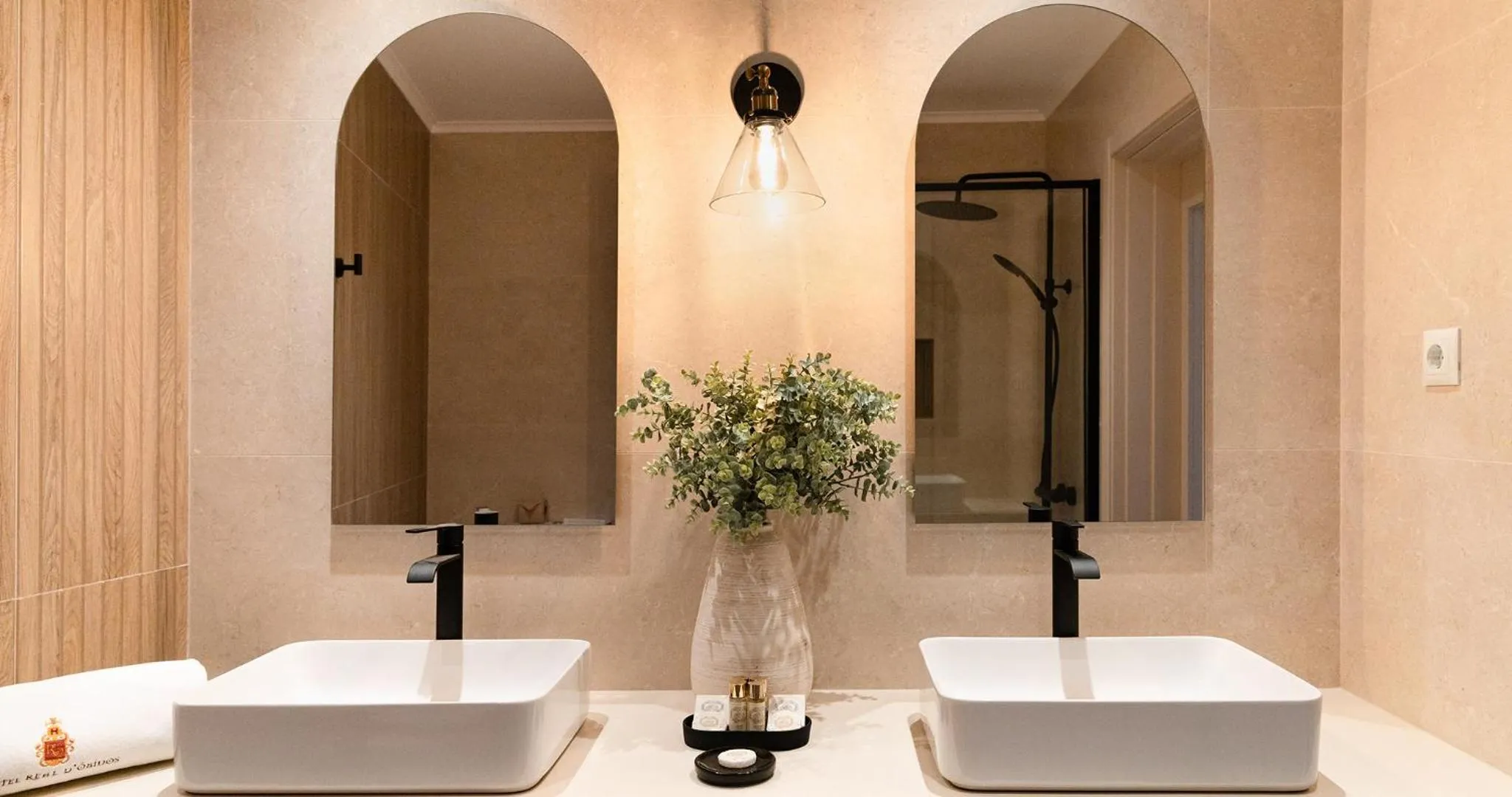 Shower in Hotel Real d Obidos