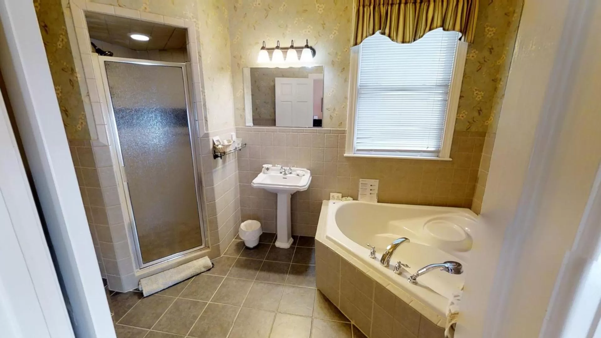 Bathroom in Hanna House Bed & Breakfast