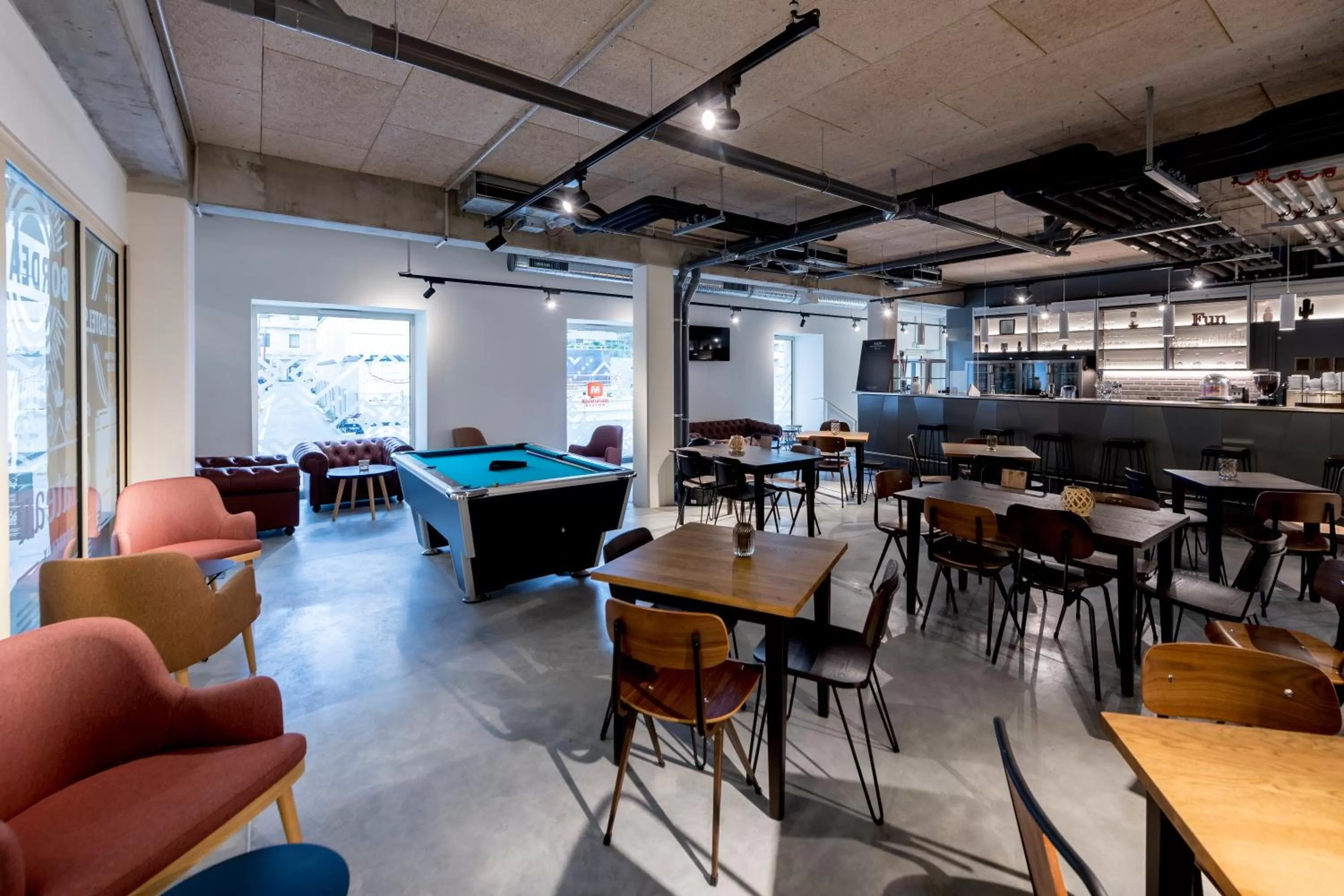 Lounge or bar in MEININGER Hotel Bordeaux Gare Saint-Jean