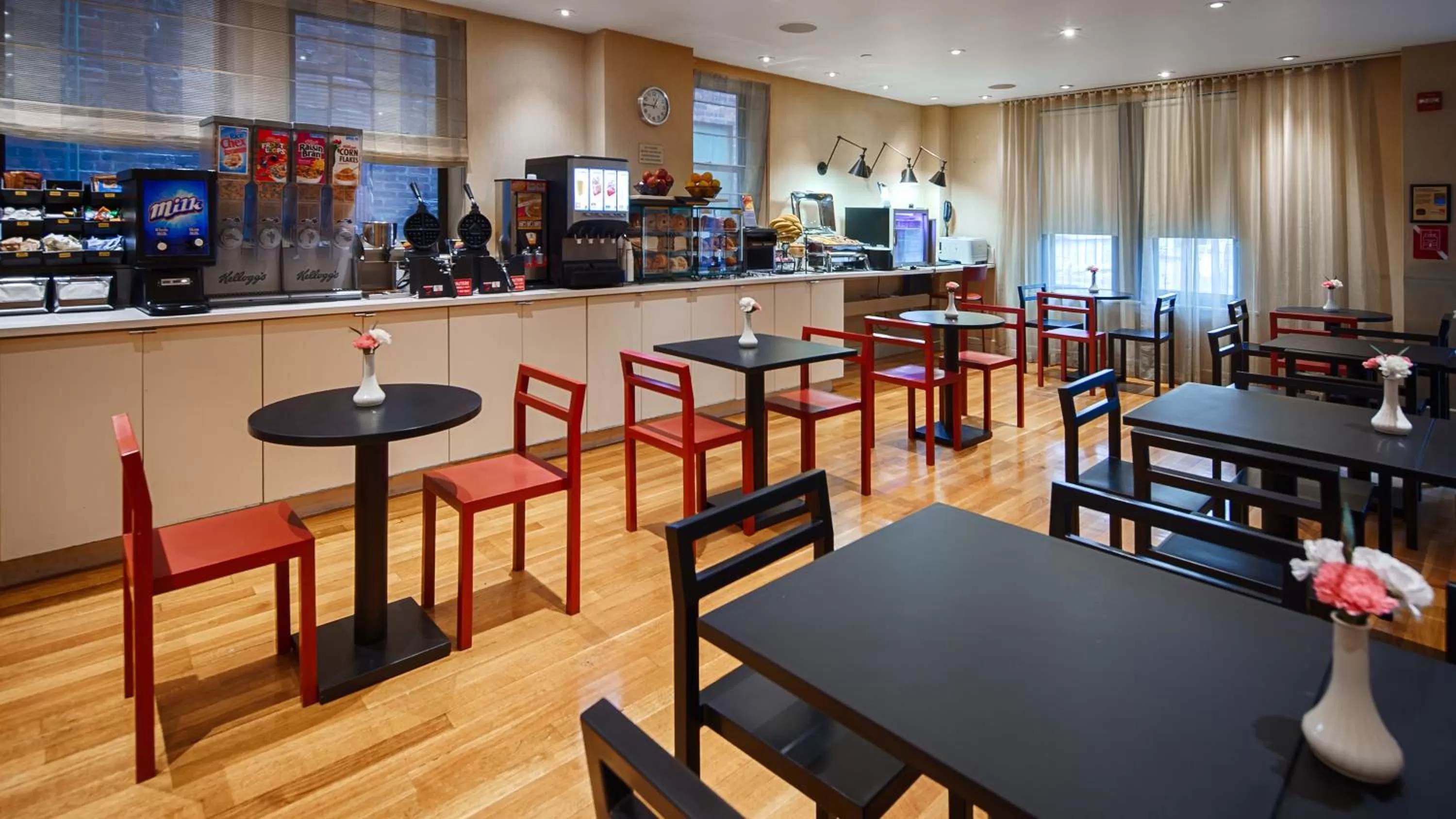 Food and drinks in Best Western Plus Hospitality House Suites