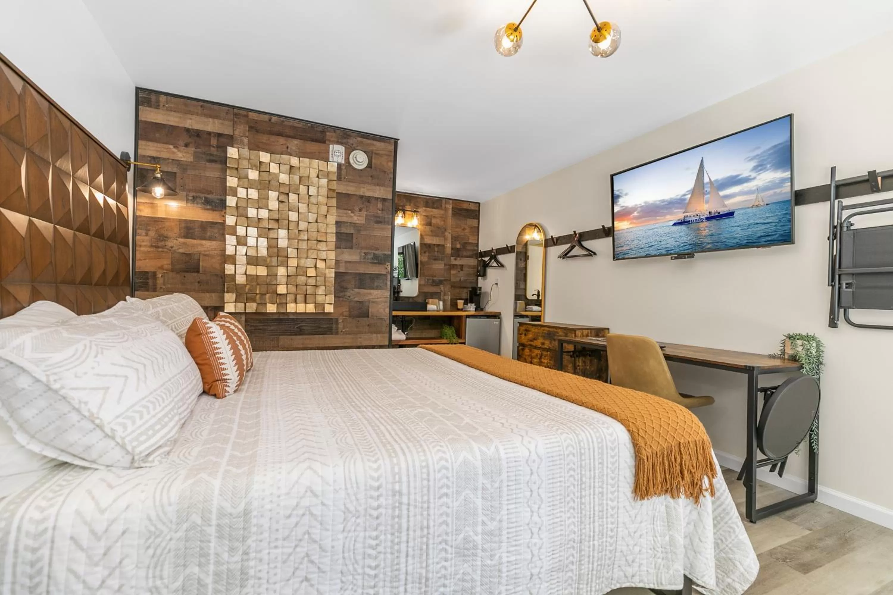 Bed in Candlewick Inn and Suites